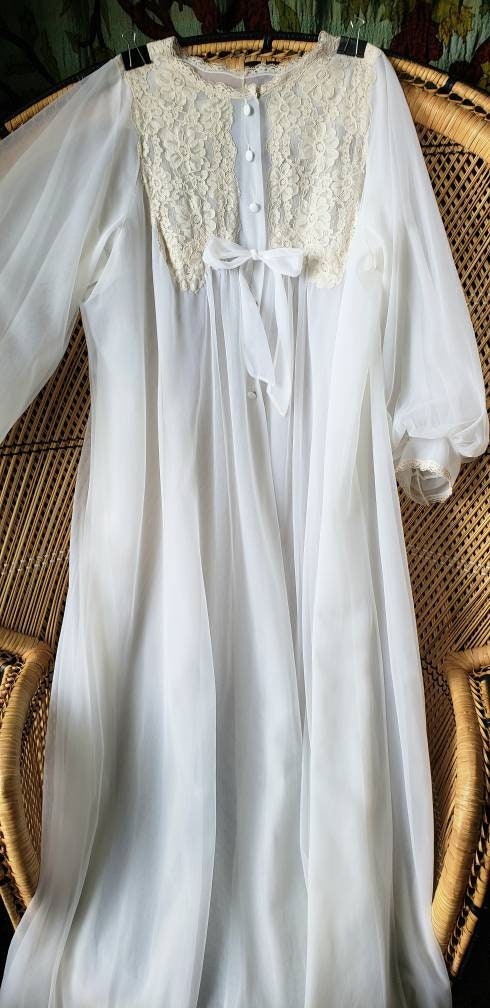 50s Romantic Sheer White Robe Sm/md - Image 3