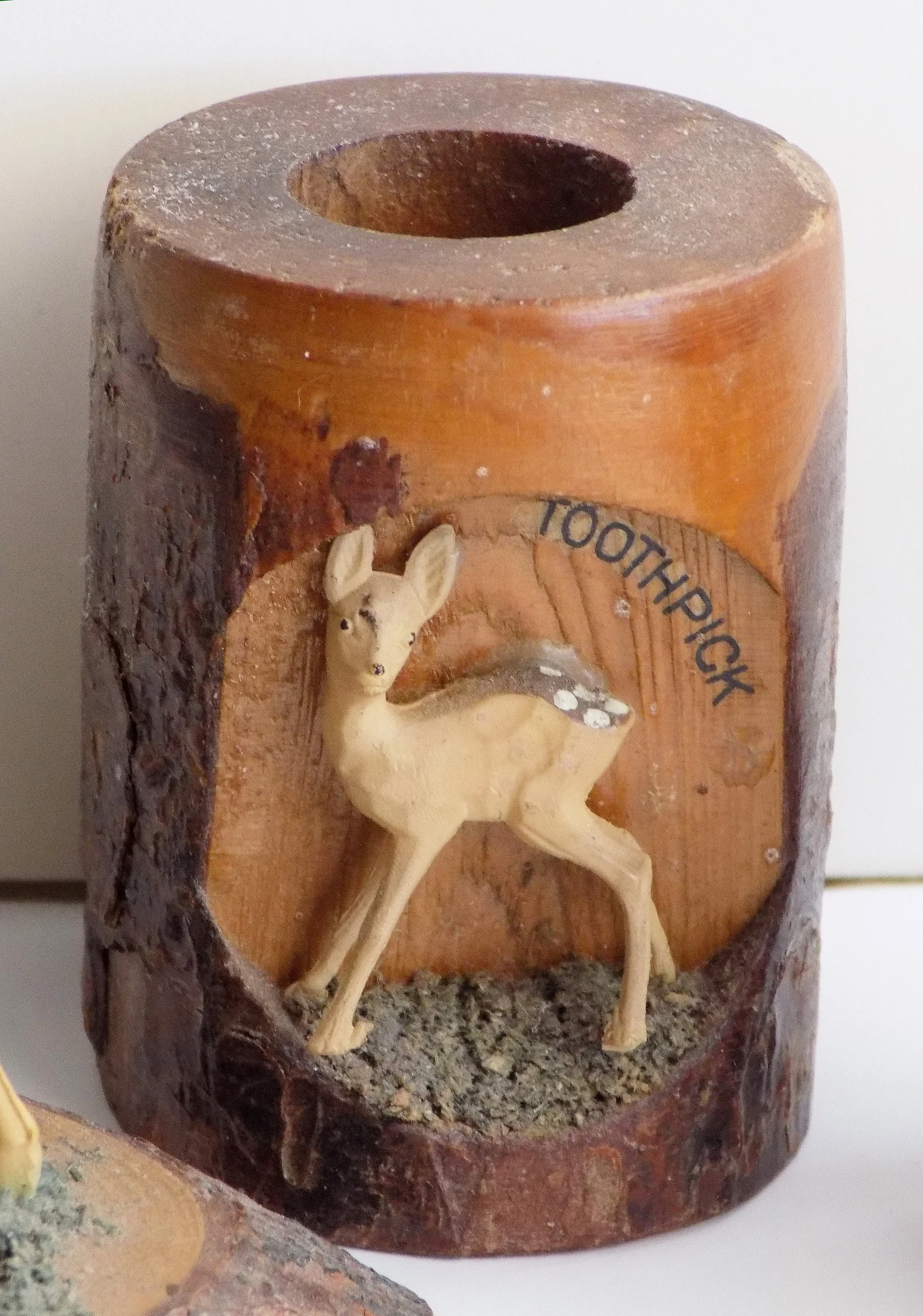 50s Salt and Pepper Souvenir Set with Thermometer and Toothpick Holder From Algonquin Park Canada Made In Japan - Image 3