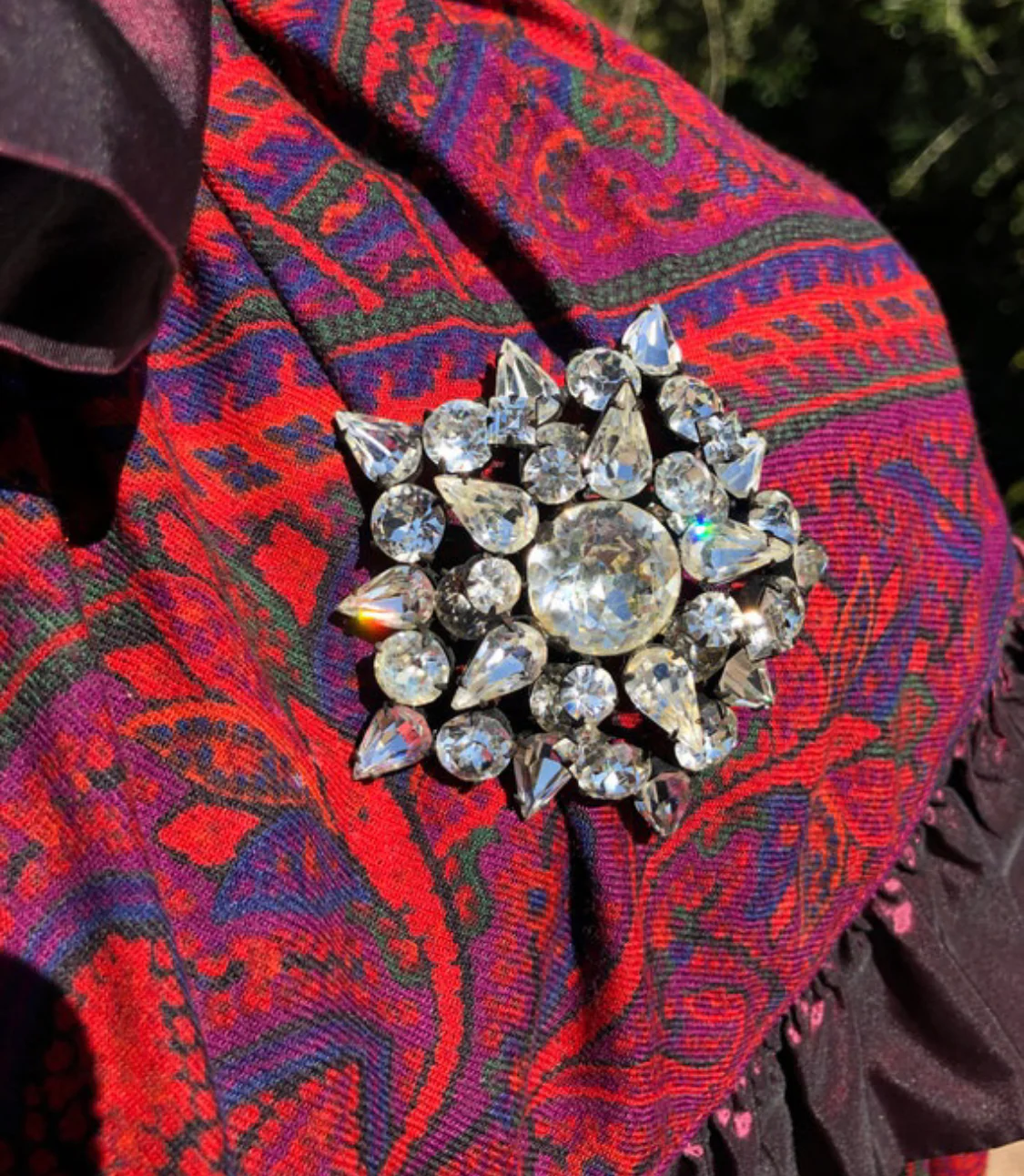50s Schreiner Brooch And Earrings Set - Image 3