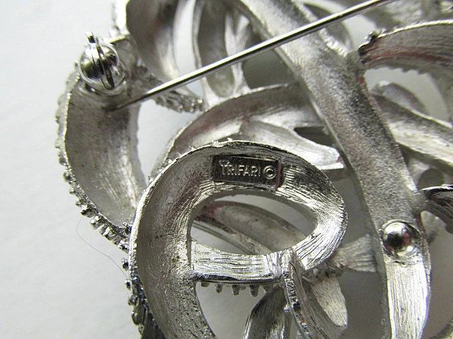 50s Signed Crown Trifari Brooch of Abstract Swirls 2 Inches Tall One Half Inch Thick Silver Tone by Trifari - Image 2