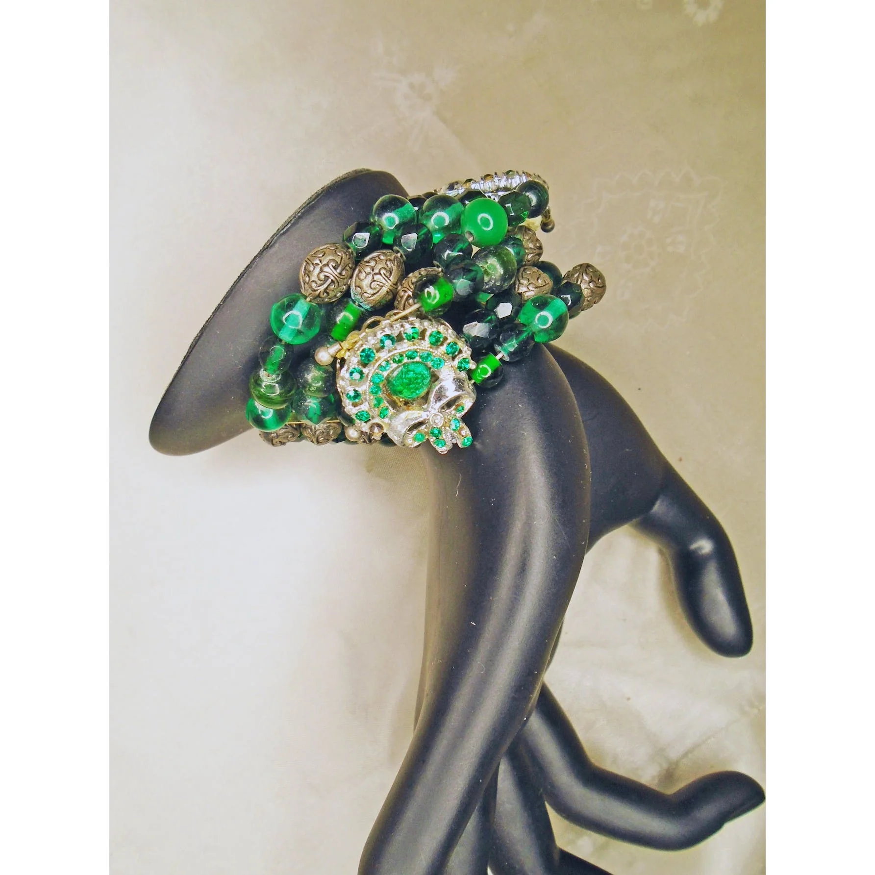 50s Style Wrap Bracelet Green Holiday Wreaths - Image 6