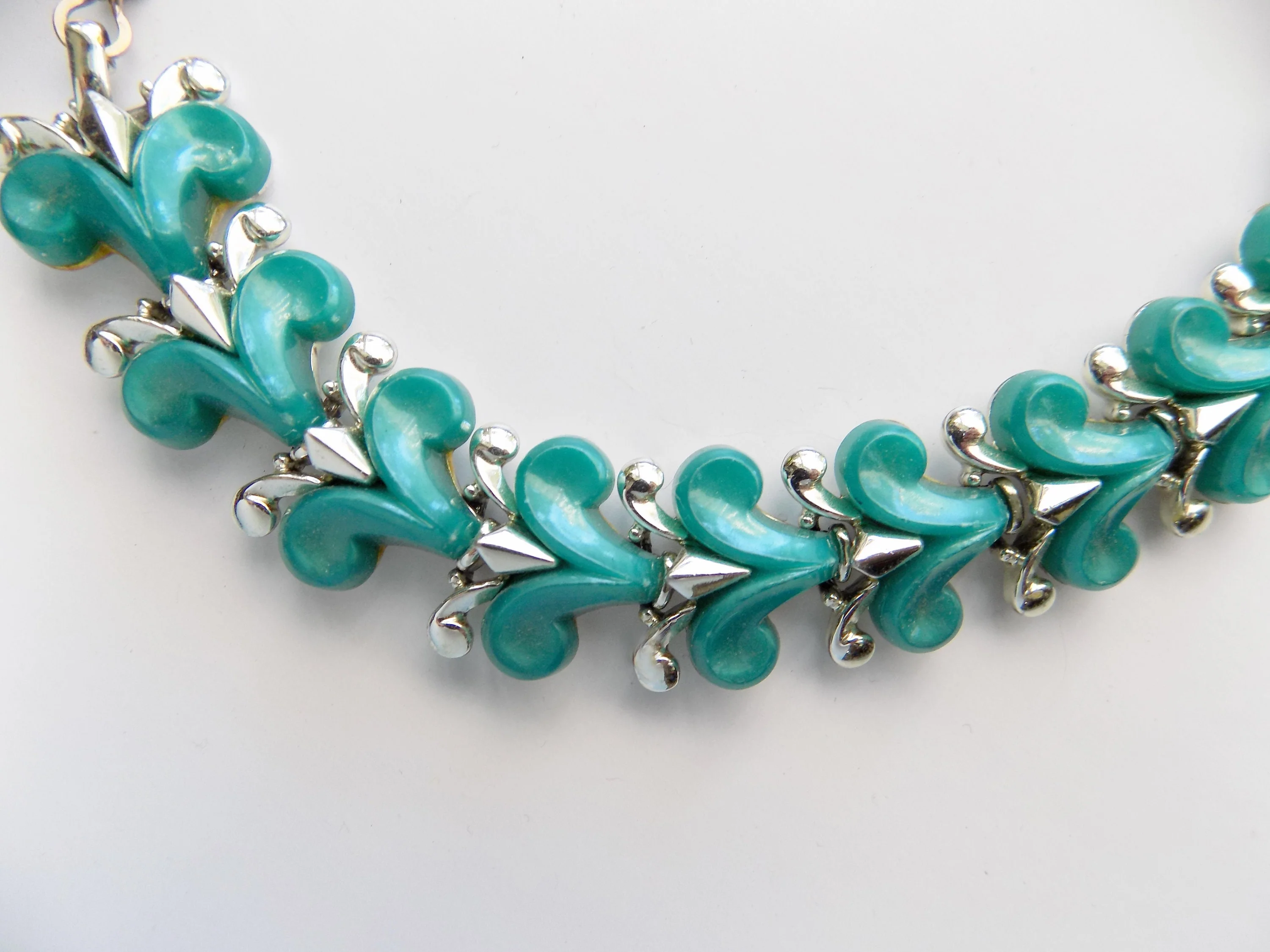 50s Turquoise and Silver Costume Necklace Rockabilly Pin Up Formal Wedding Plastic Pot Metal Chain - Image 3