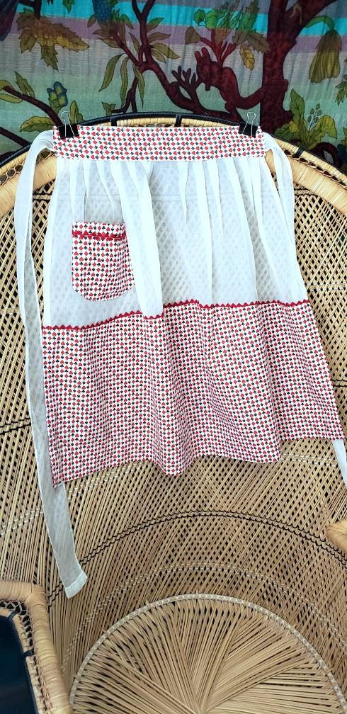 50s Vintage Partially Sheer Apron with Hearts and Spades Red and White Half - Image 9