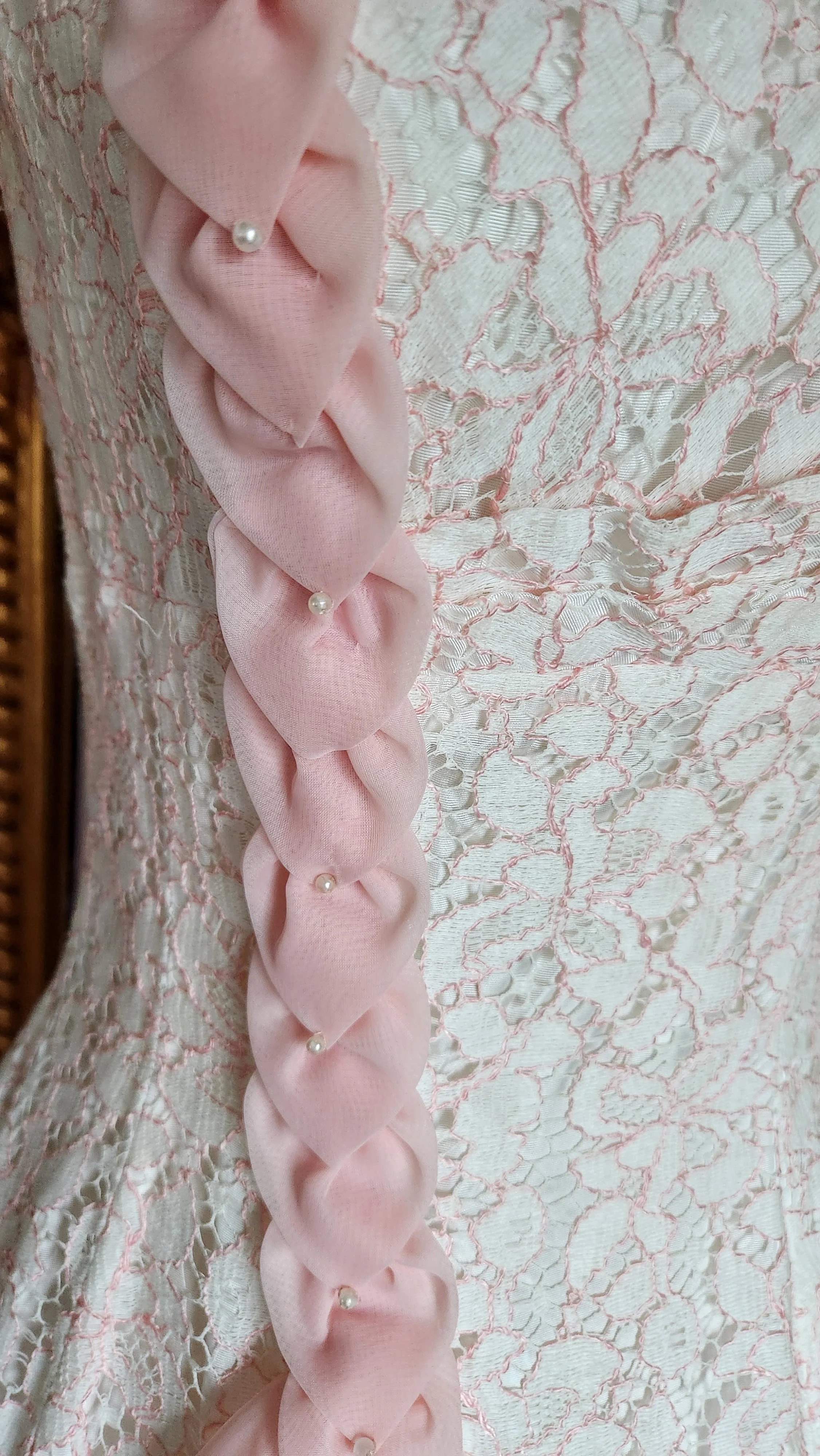 50s White And Pink Lace Dress With Chiffon Details - Image 5
