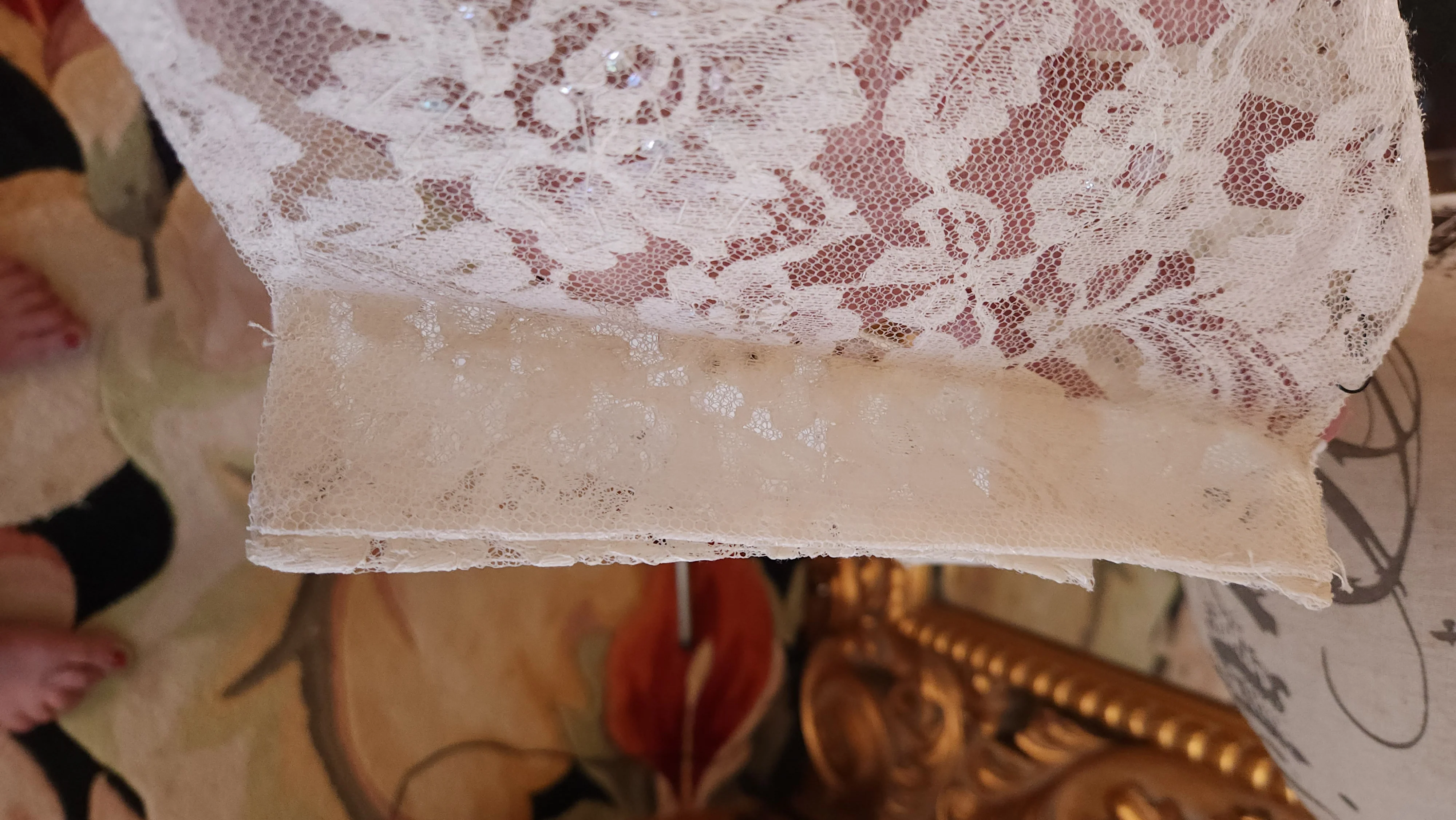 50s White Lace Crop Top With Irridescent Sequins - Image 8