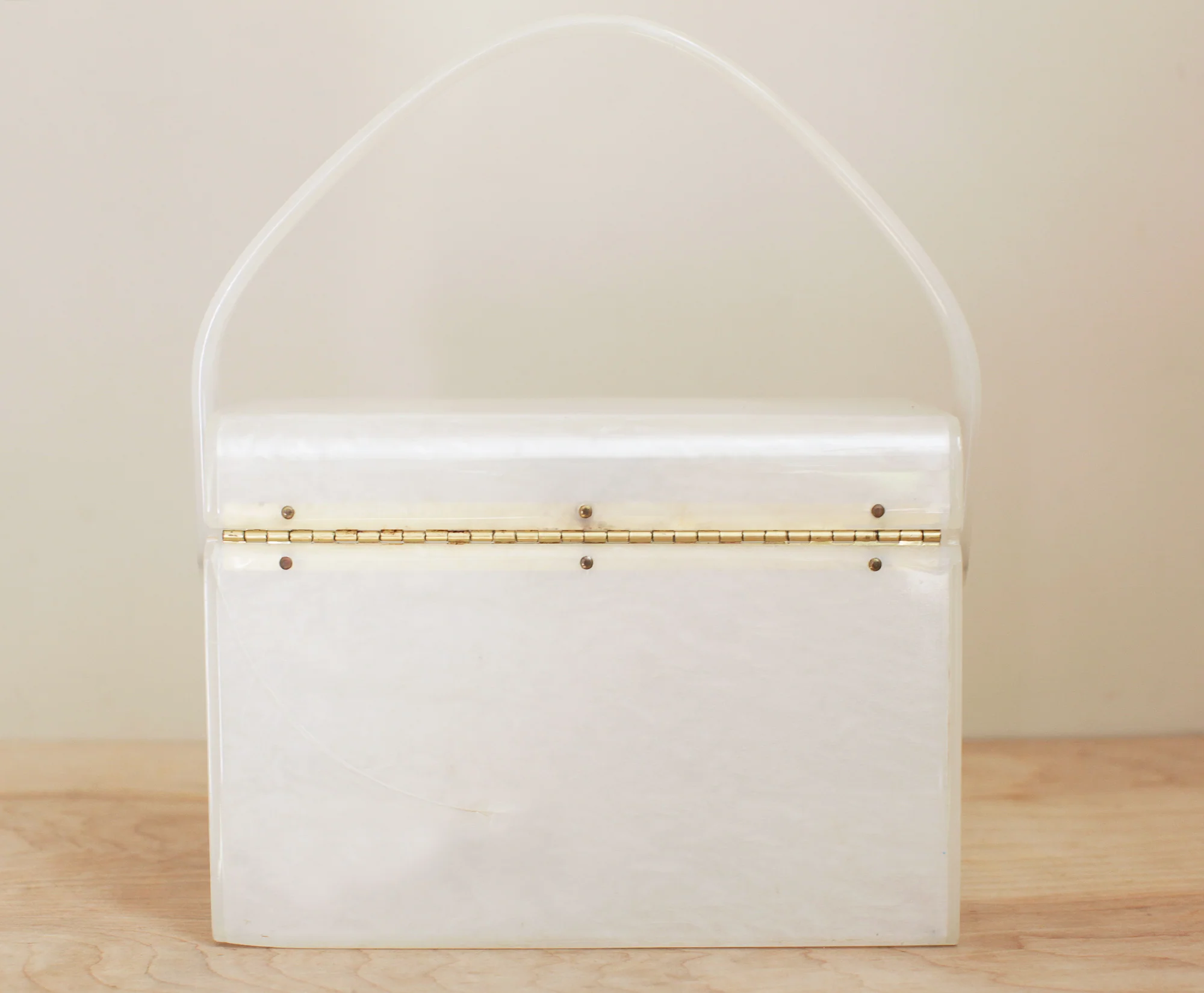 50s White Pearl Lucite Purse W Brass Floral Closure By Wilardy - Image 4
