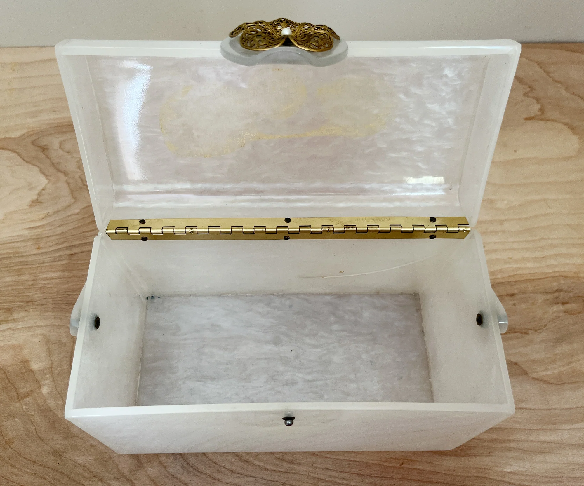 50s White Pearl Lucite Purse W Brass Floral Closure By Wilardy - Image 9