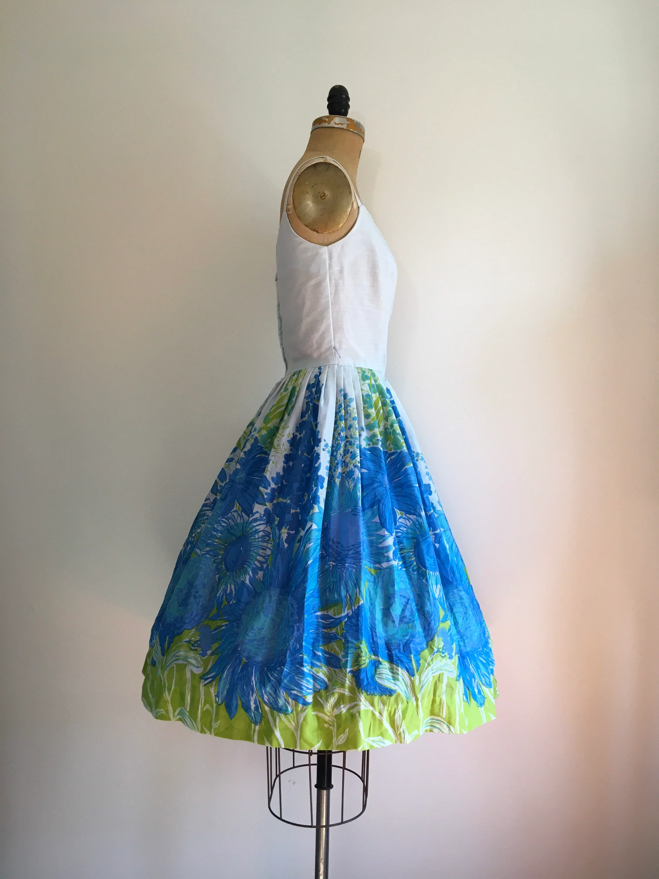 50's White Sleeveless Sundress with Large Blue Floral Print by Betty Barclay - Image 3