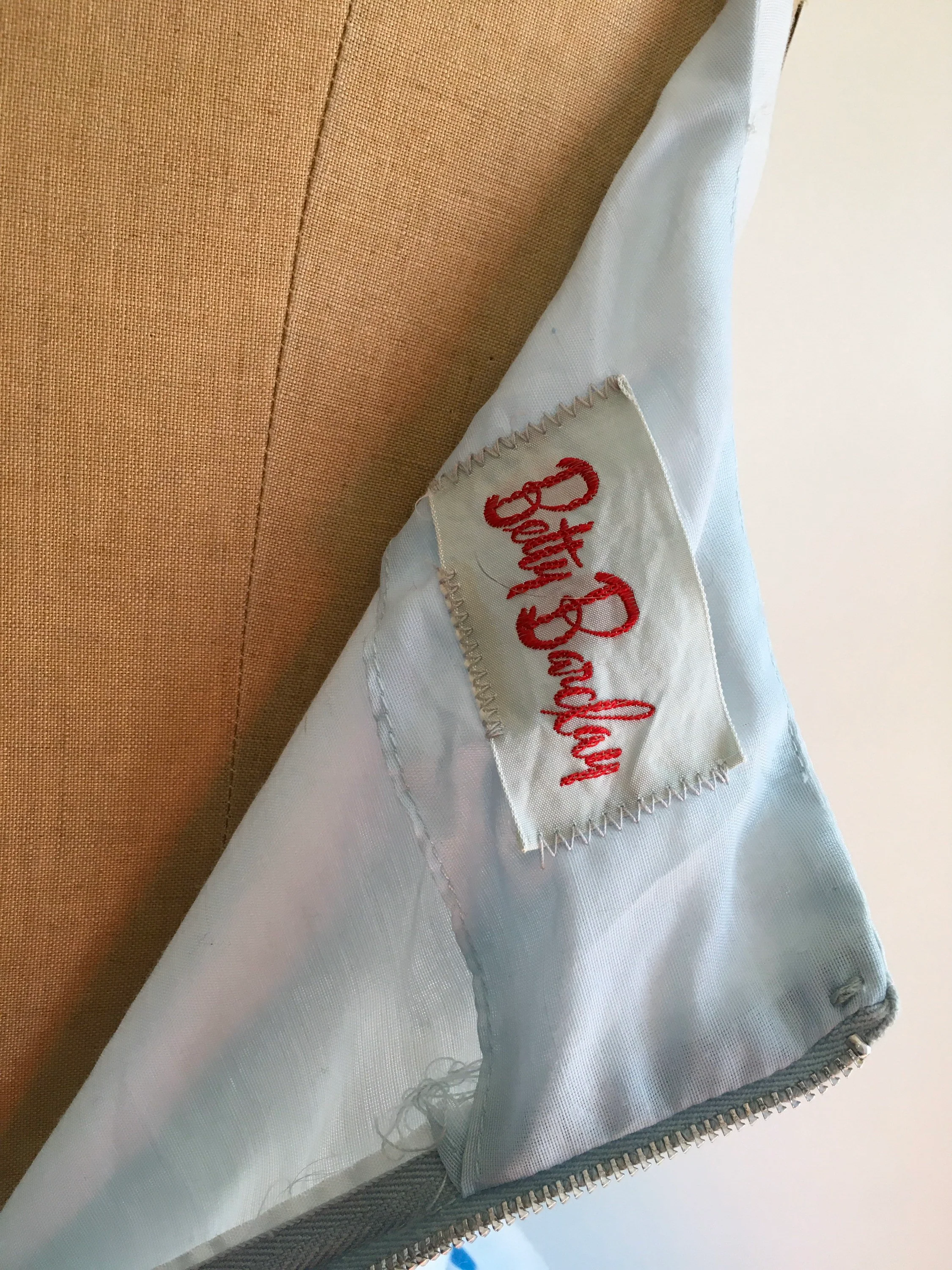 50's White Sleeveless Sundress with Large Blue Floral Print by Betty Barclay - Image 6