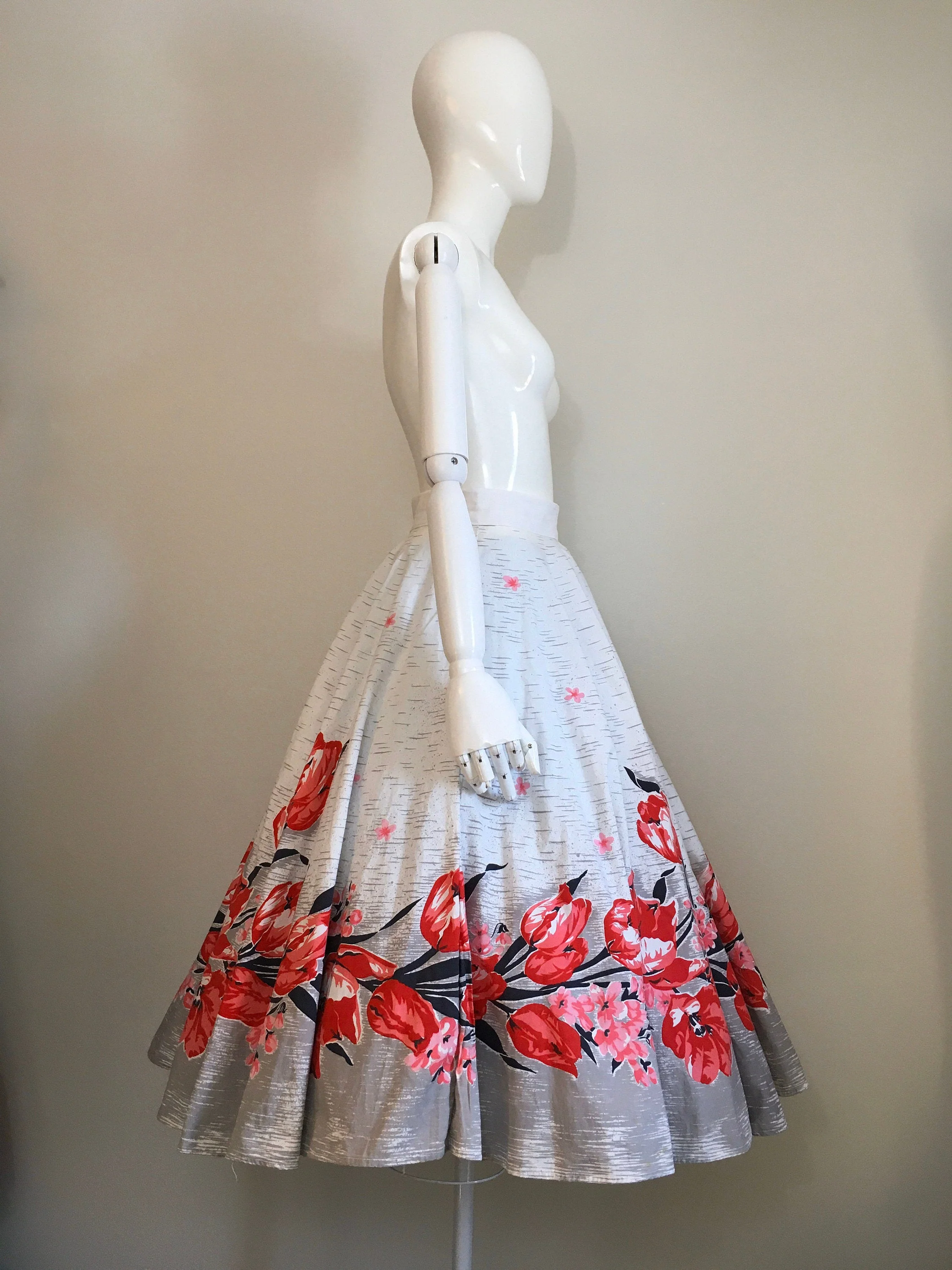 50's White to Gray Tulip Border Circle Skirt by California Hand Prints - Image 3