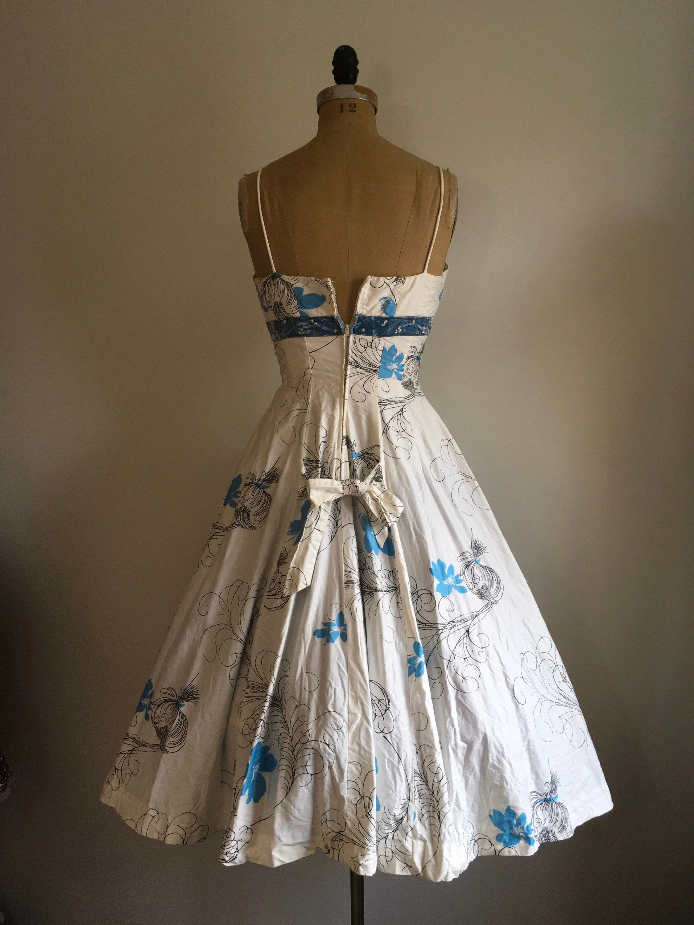 50's White with Black and Blue Feather Floral Novelty Print Dress by Jr. Flair - Image 2