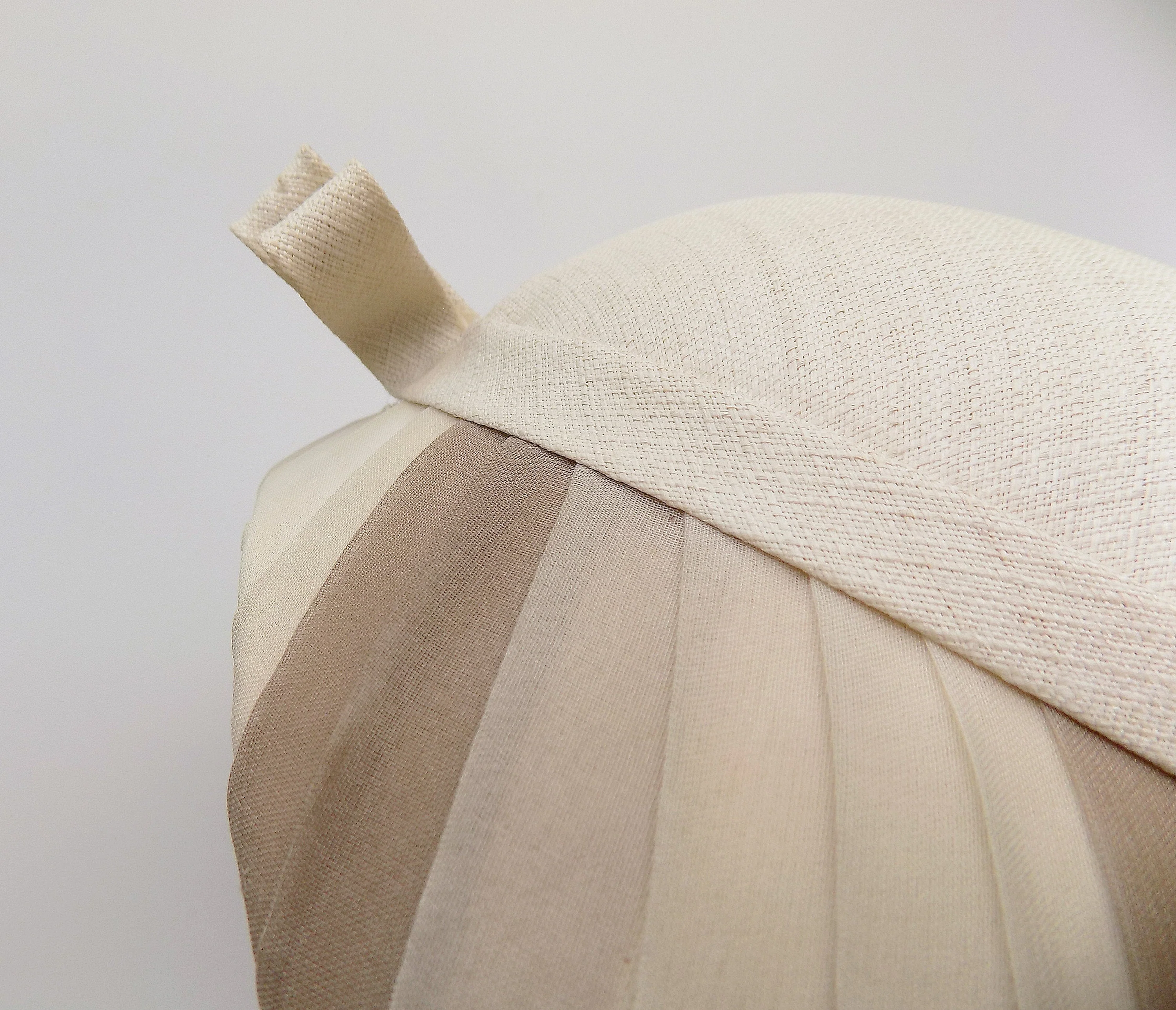 50s Woman's Dome Hat In Beige with Sheer Ribbons Hard Straw Crown and Rear Accent Lucy Atomic Mcm Mad Men - Image 5