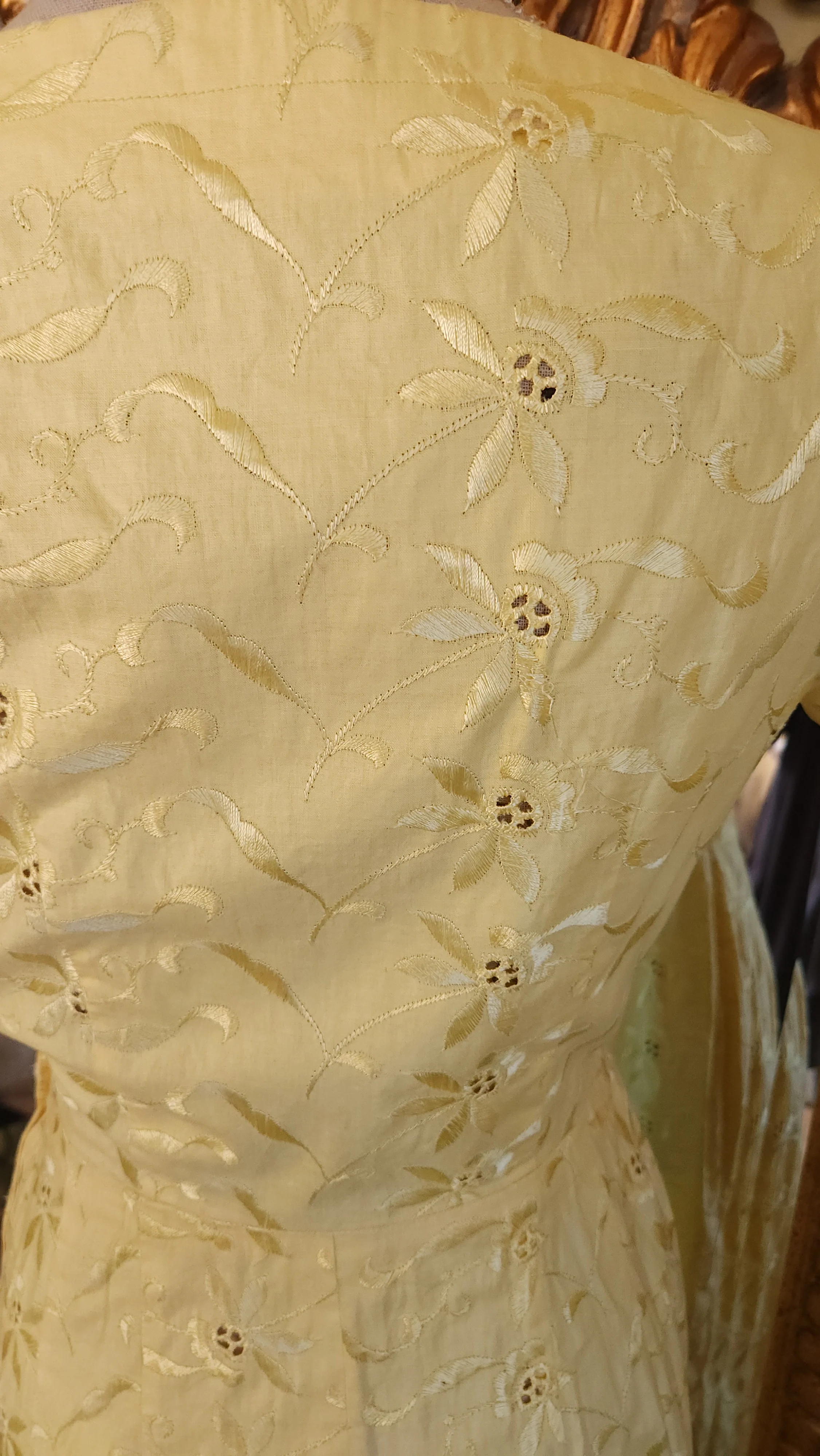 50s Yellow Embroidered Eyelet Wiggle Dress - Image 5