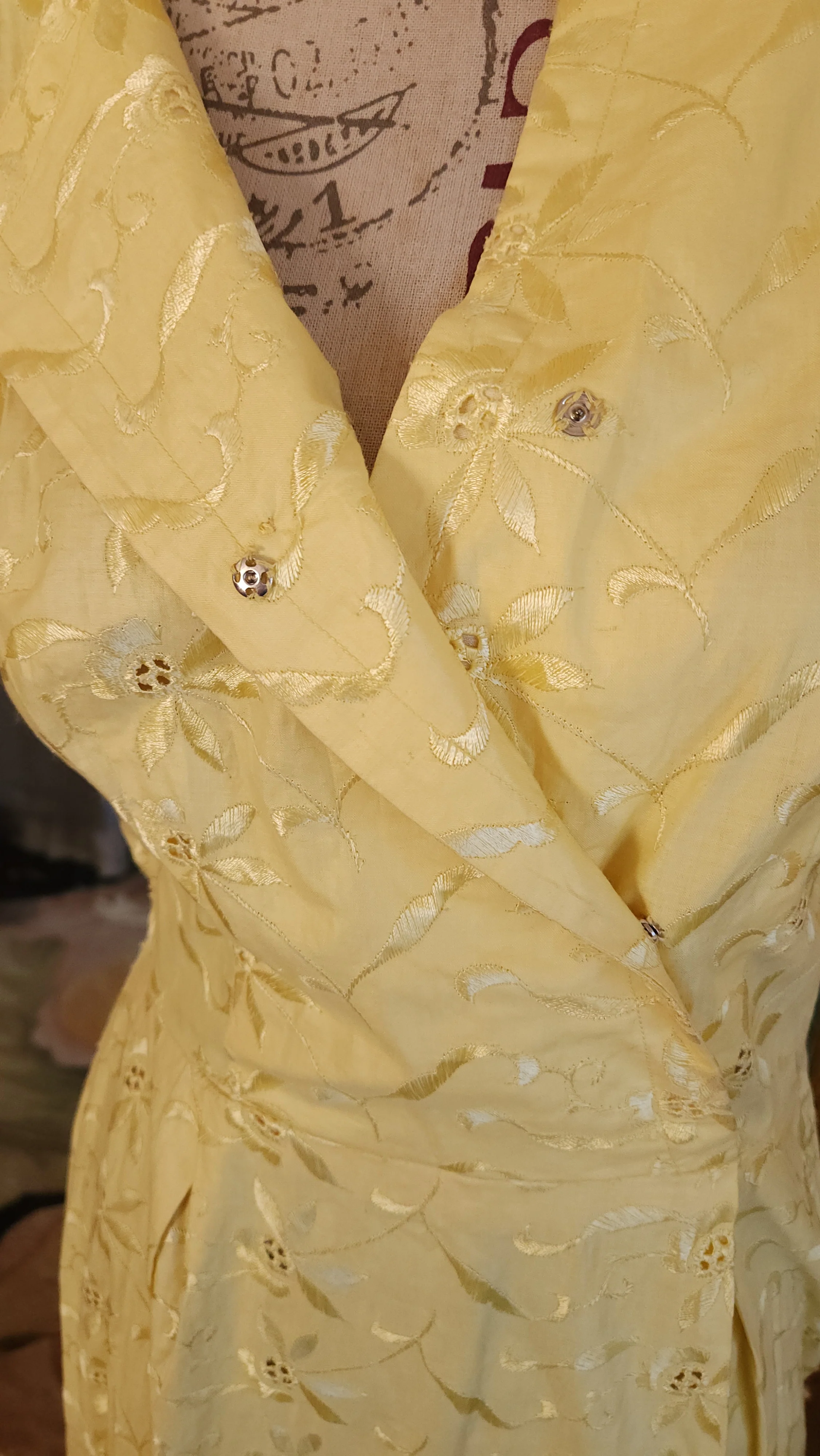 50s Yellow Embroidered Eyelet Wiggle Dress - Image 7