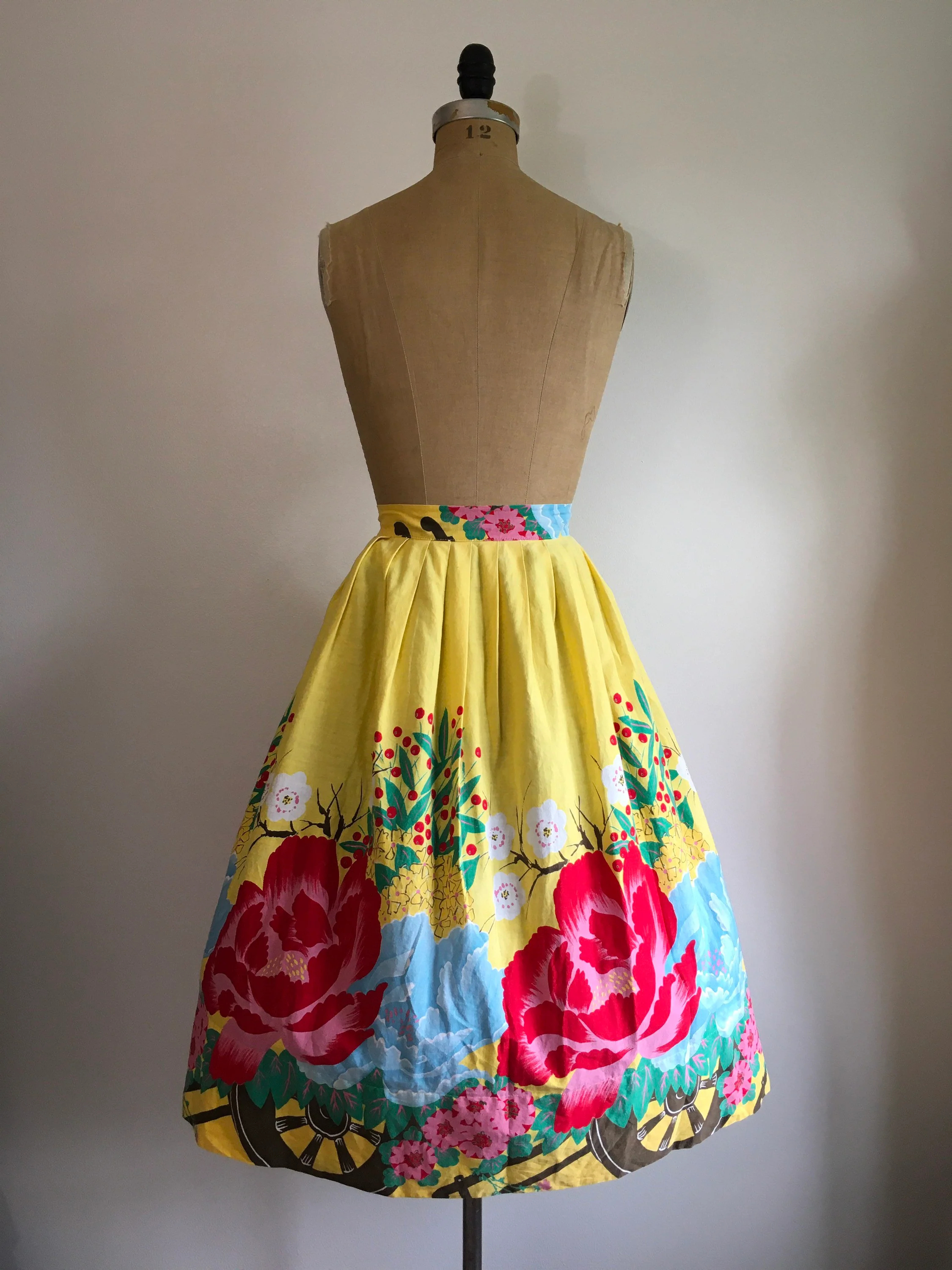 50's Yellow Rose Border Novelty Print Skirt - Image 2