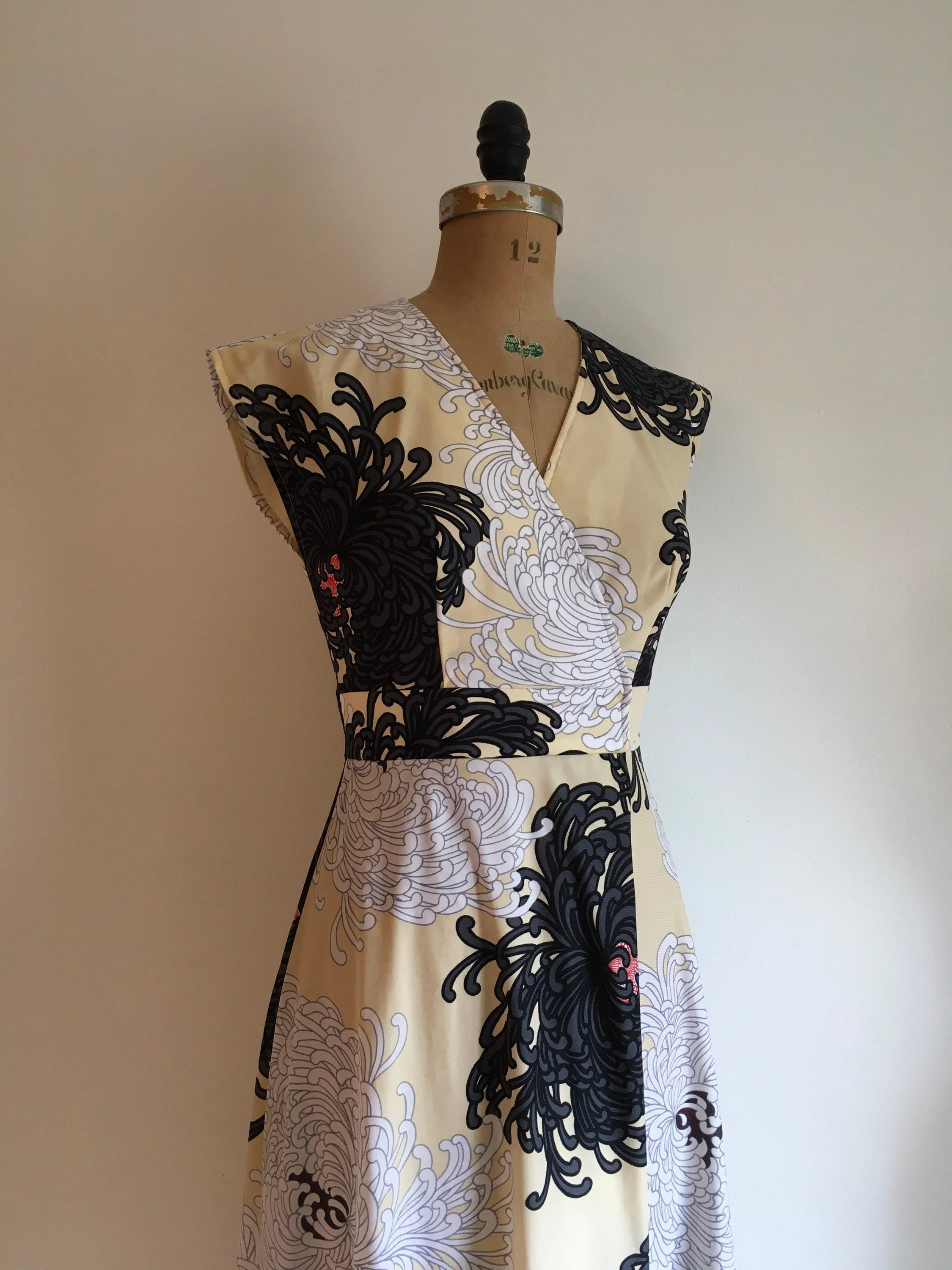 60’s-70’s Chrysanthemum Print Wrap Maxi Dress - Image 4