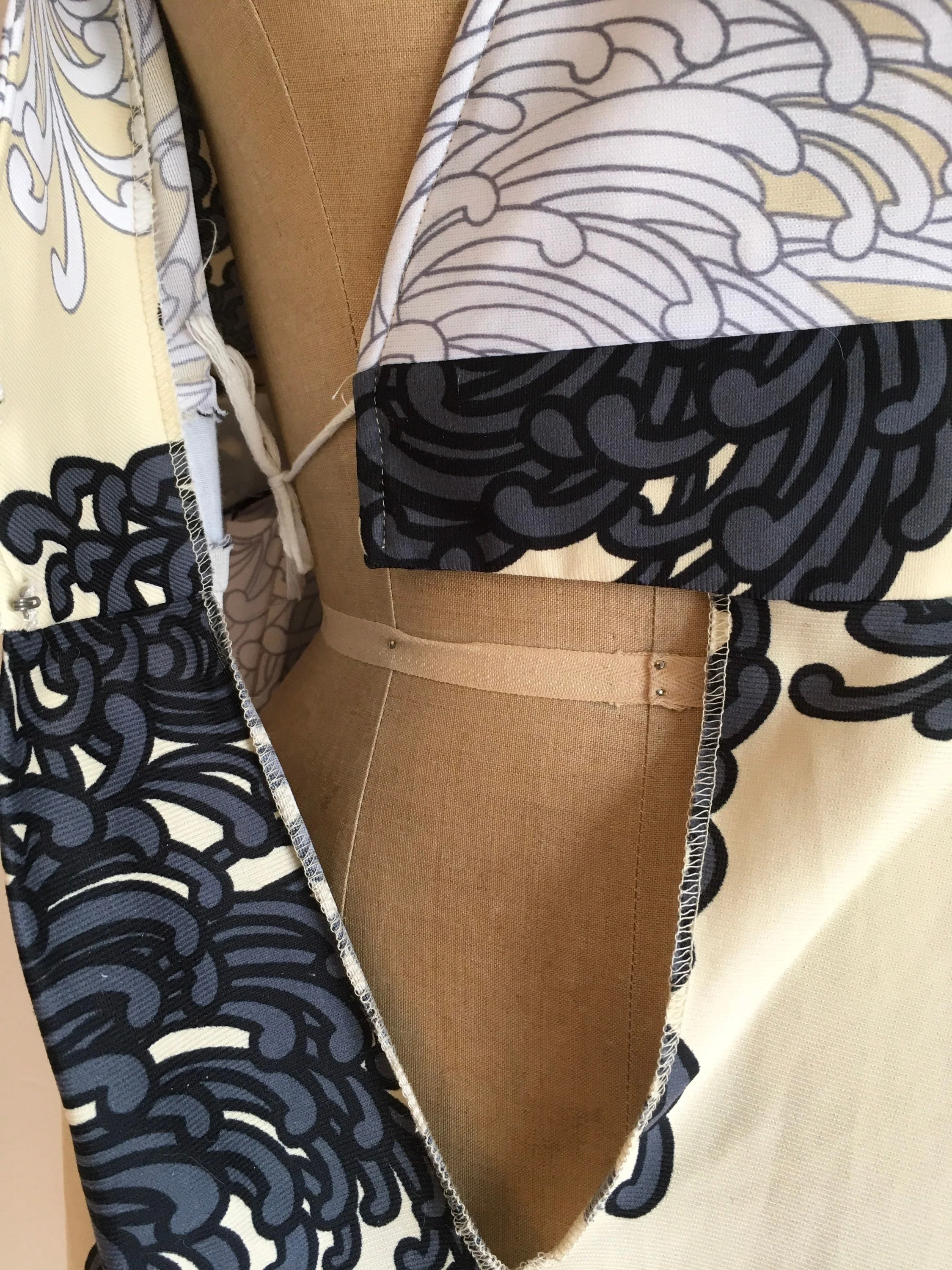 60’s-70’s Chrysanthemum Print Wrap Maxi Dress - Image 6