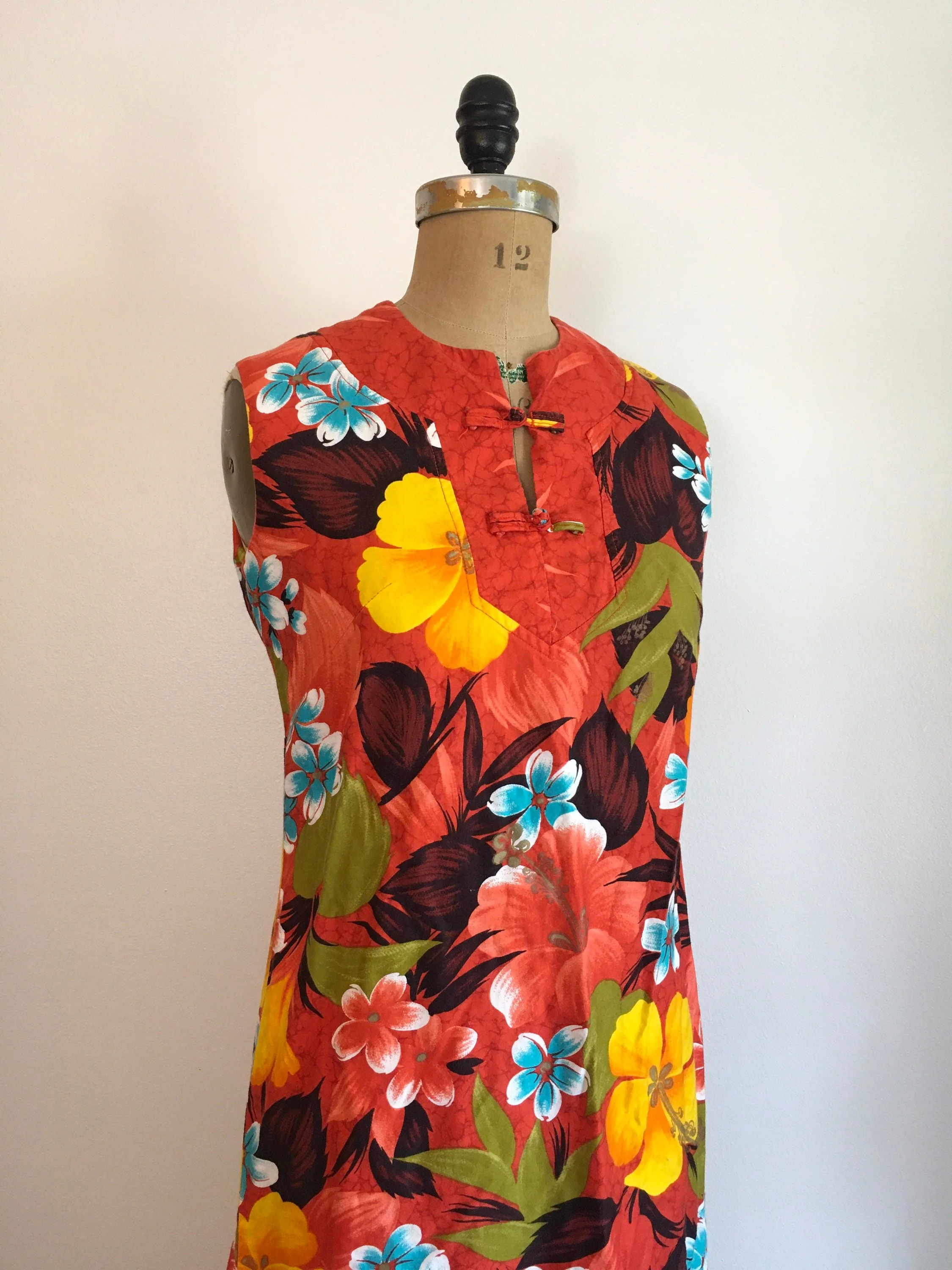 60’s Hibiscus Floral Print Shift Dress by Sears Hawaiian Fashions - Image 4