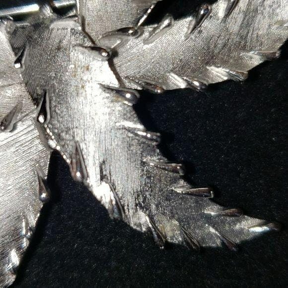 60’s Silver Ribbon Bow Brooch by Trifari - Image 5