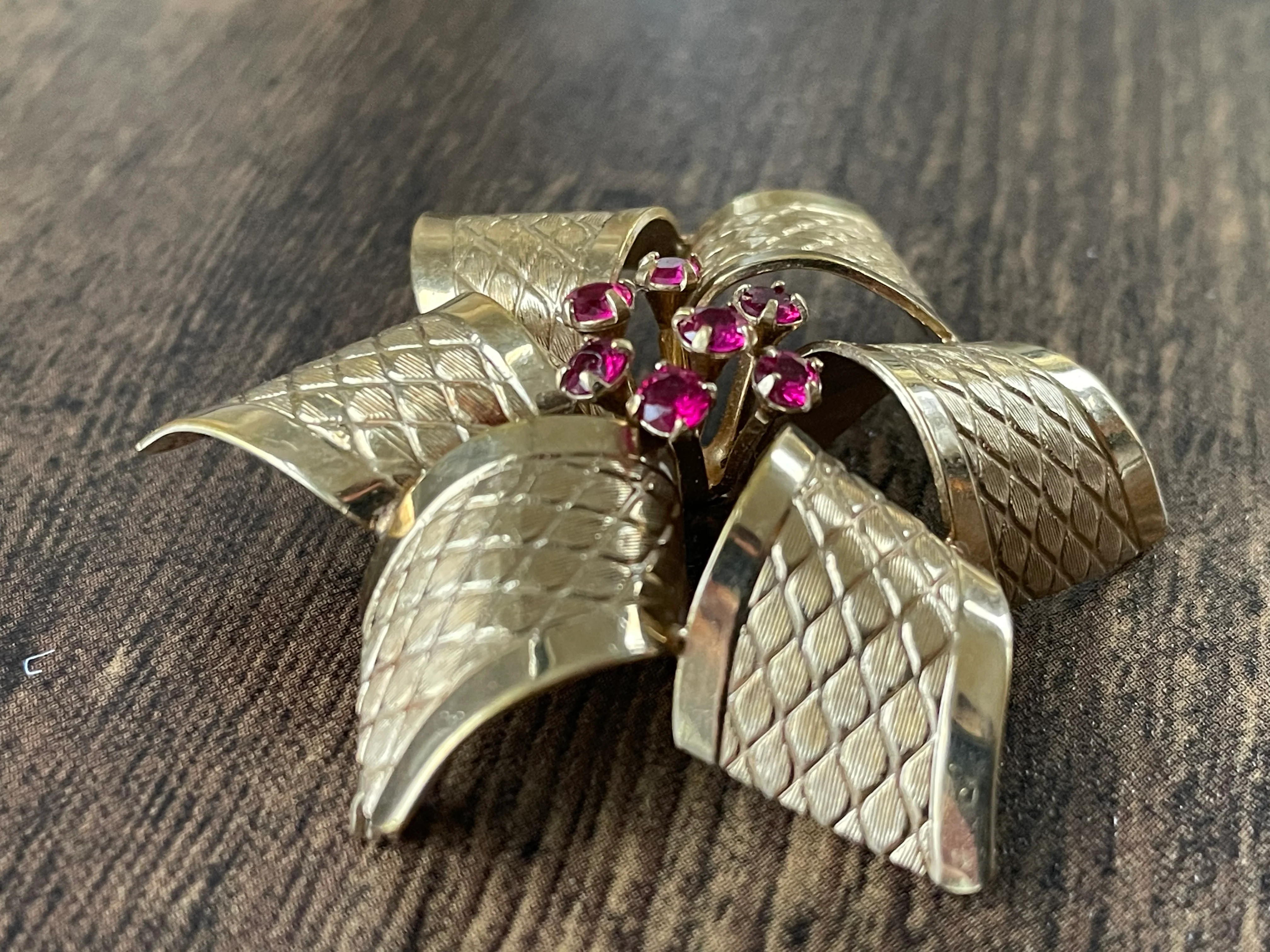 60s/70s 12k Gold Filled Ribbon Style Brooch By Danecraft - Image 4