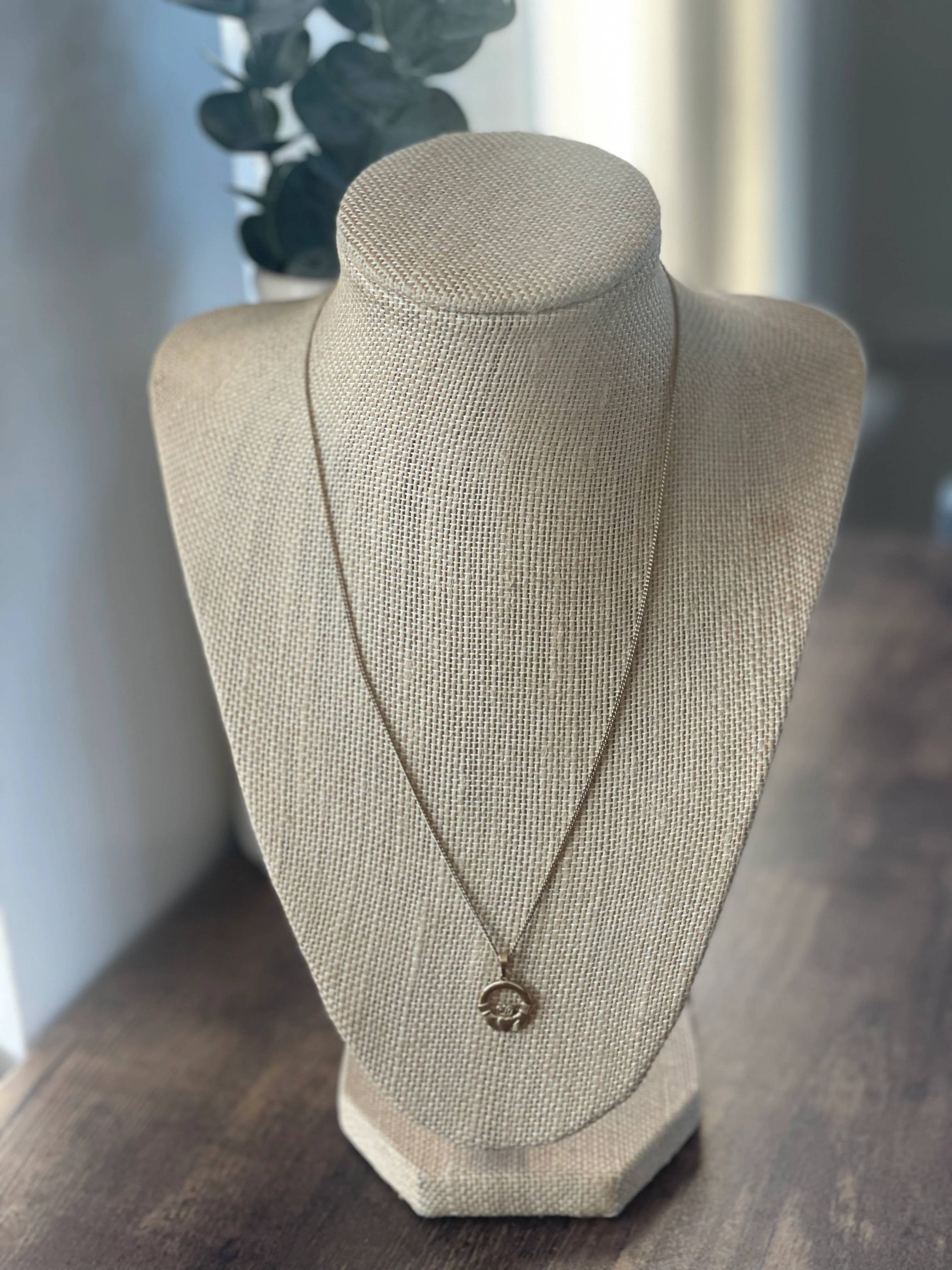 60s/70s 14k Gold Necklace With Claddagh Pendant - Image 3