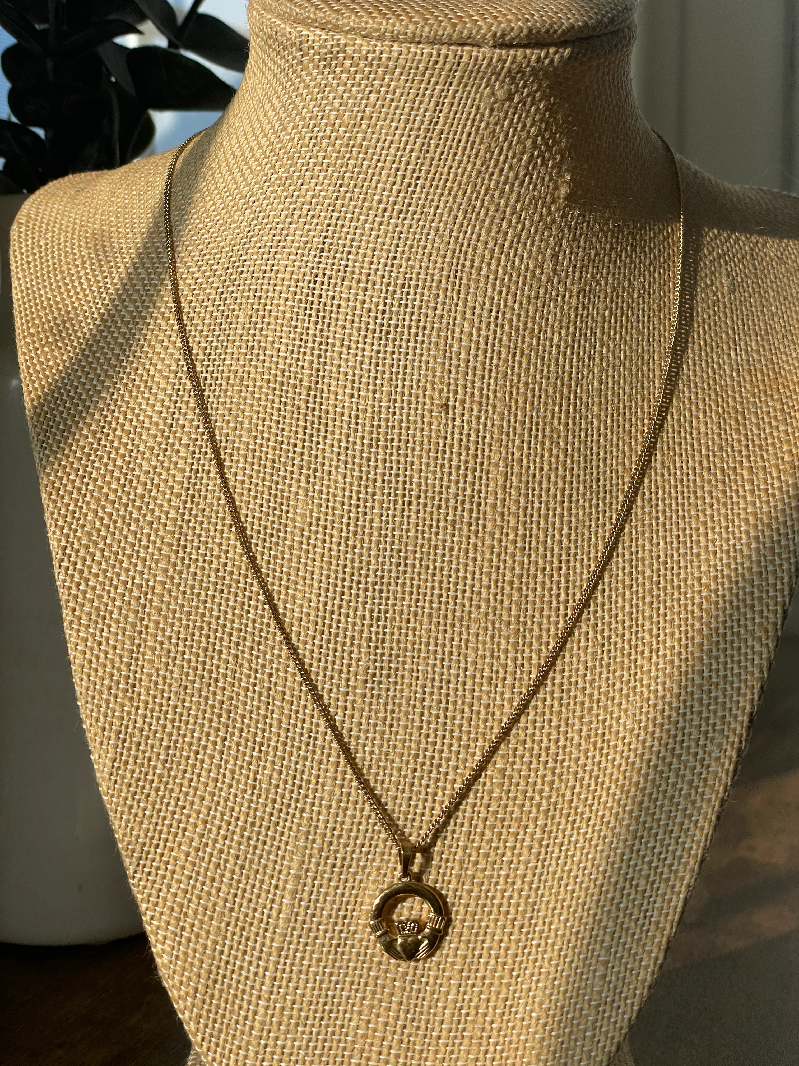 60s/70s 14k Gold Necklace With Claddagh Pendant - Image 5