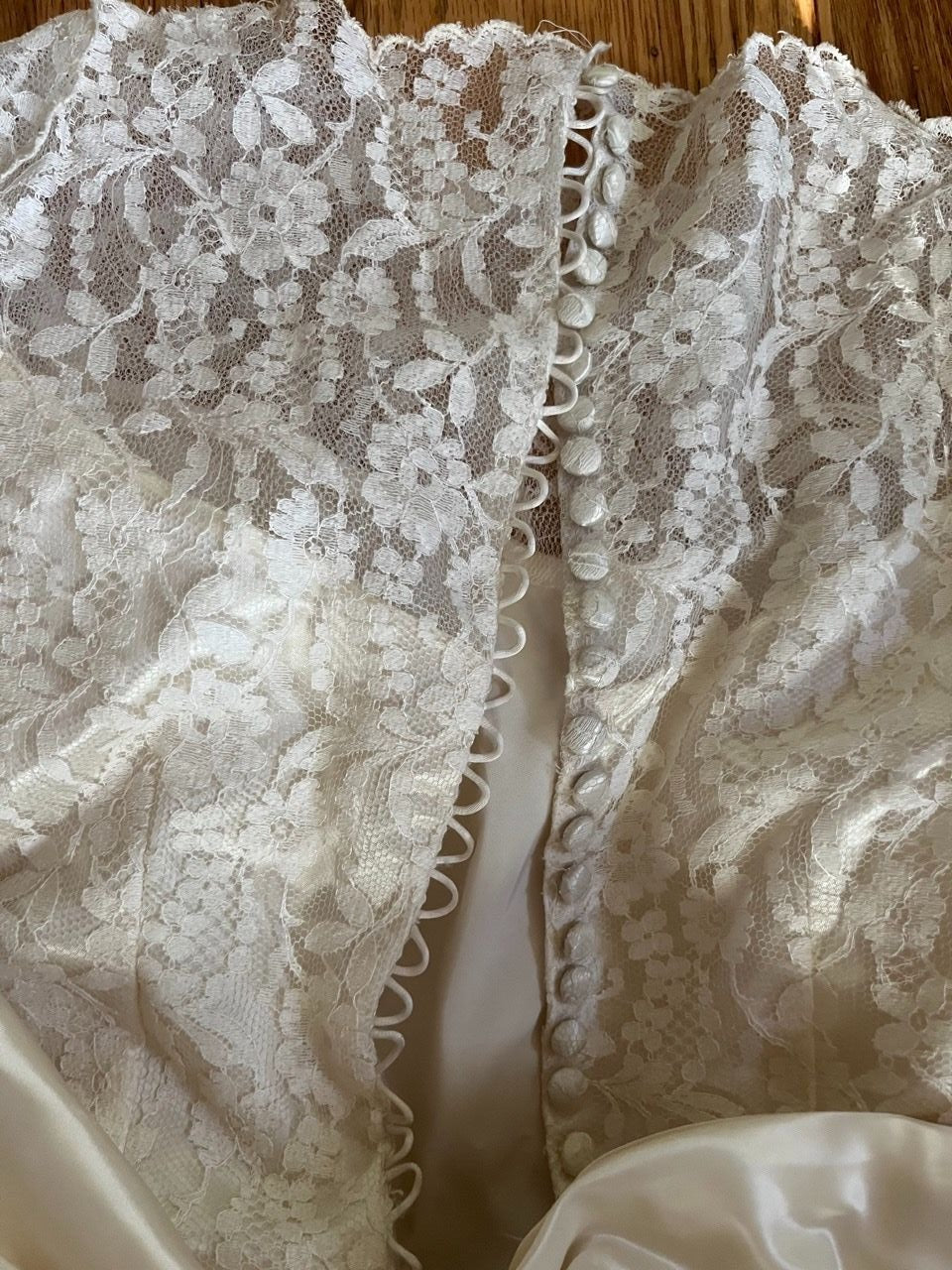 60s/70s 70s Lace Tulle and Satin Long Sleeve Wedding Dress - Image 5