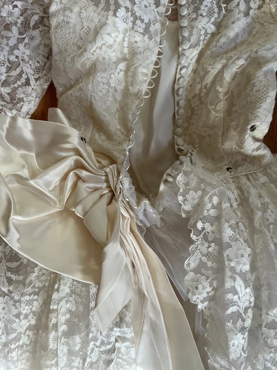 60s/70s 70s Lace Tulle and Satin Long Sleeve Wedding Dress - Image 7