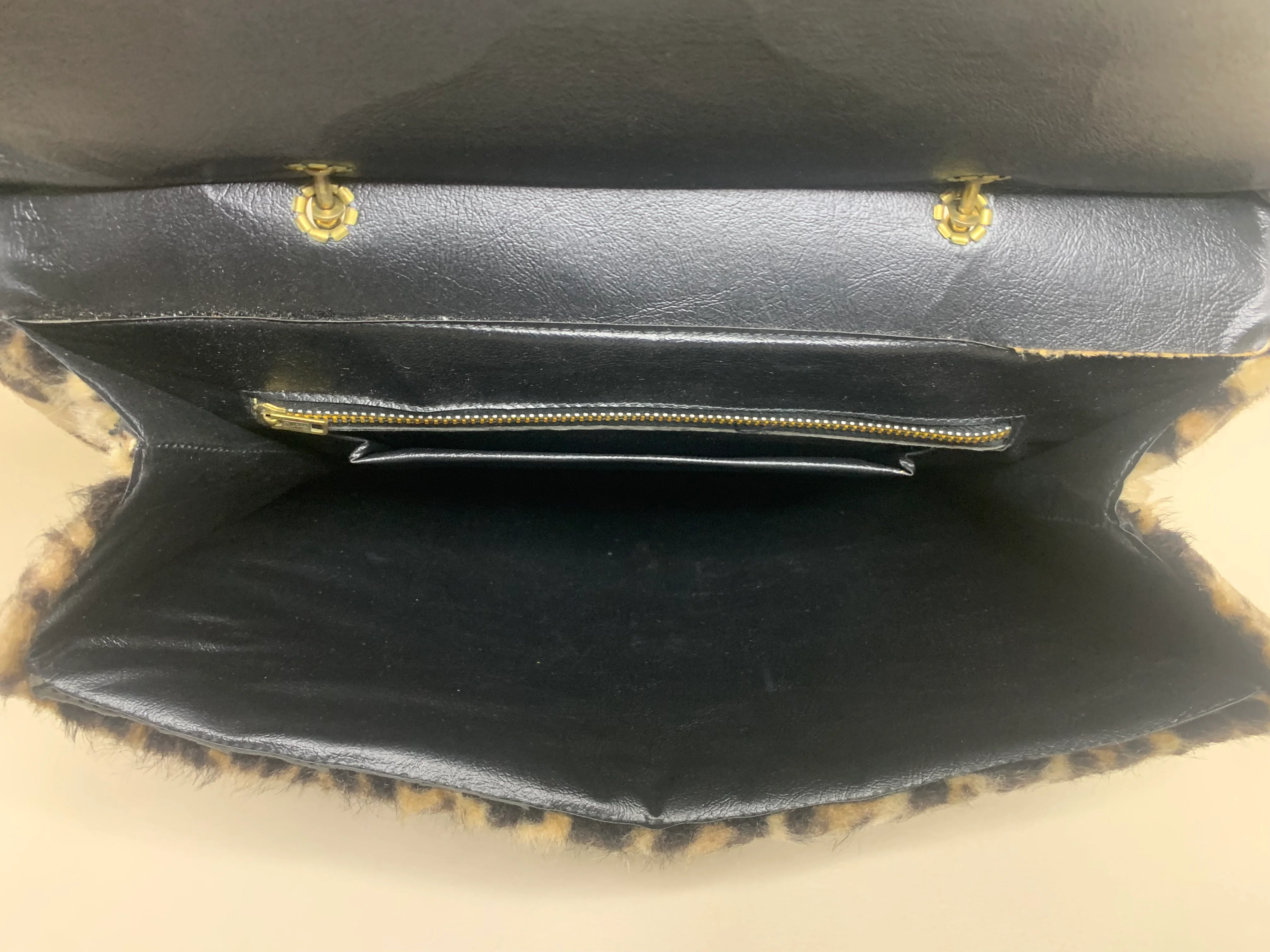 60s/70s Black And Tan Faux Leopard Top Handle Handbag - Image 7