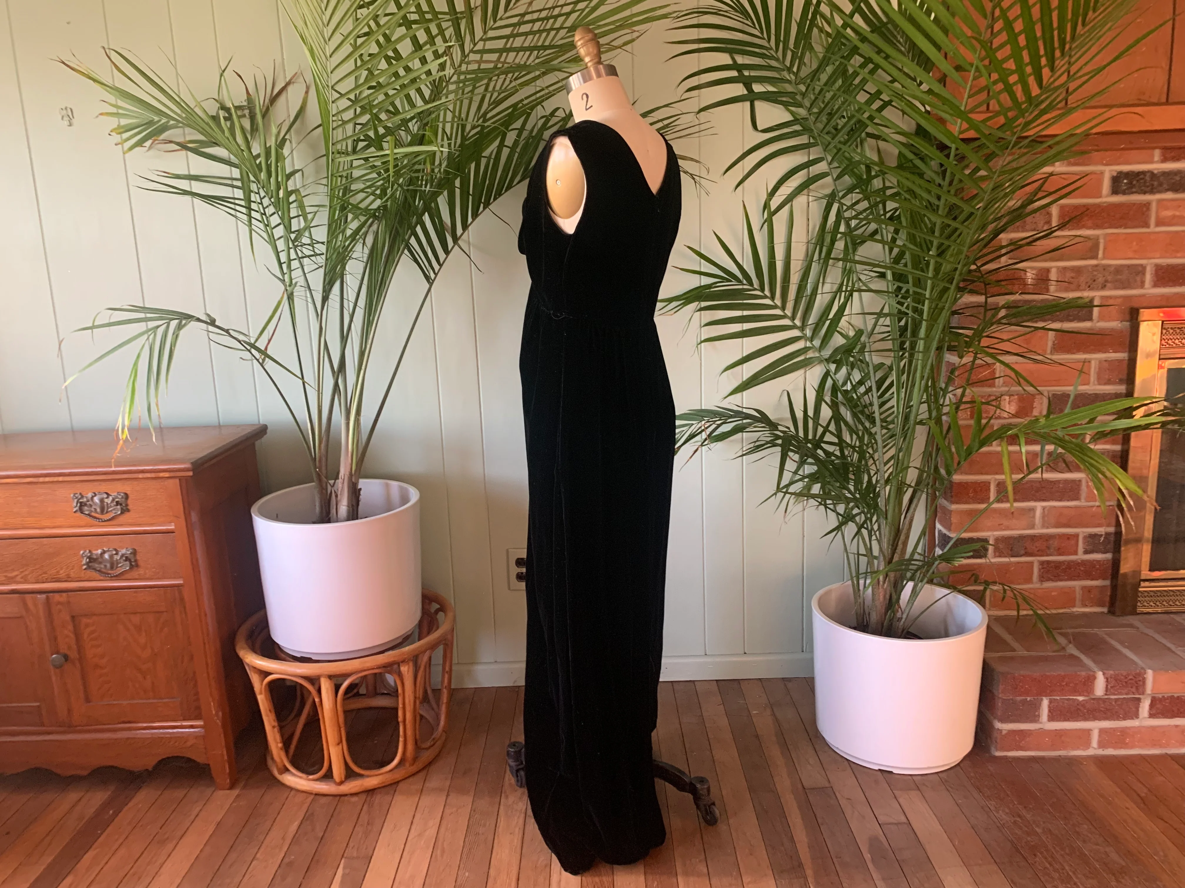 60s/70s Black Velvet Beaded Sleeveless Formal Maxi Dress - Image 6