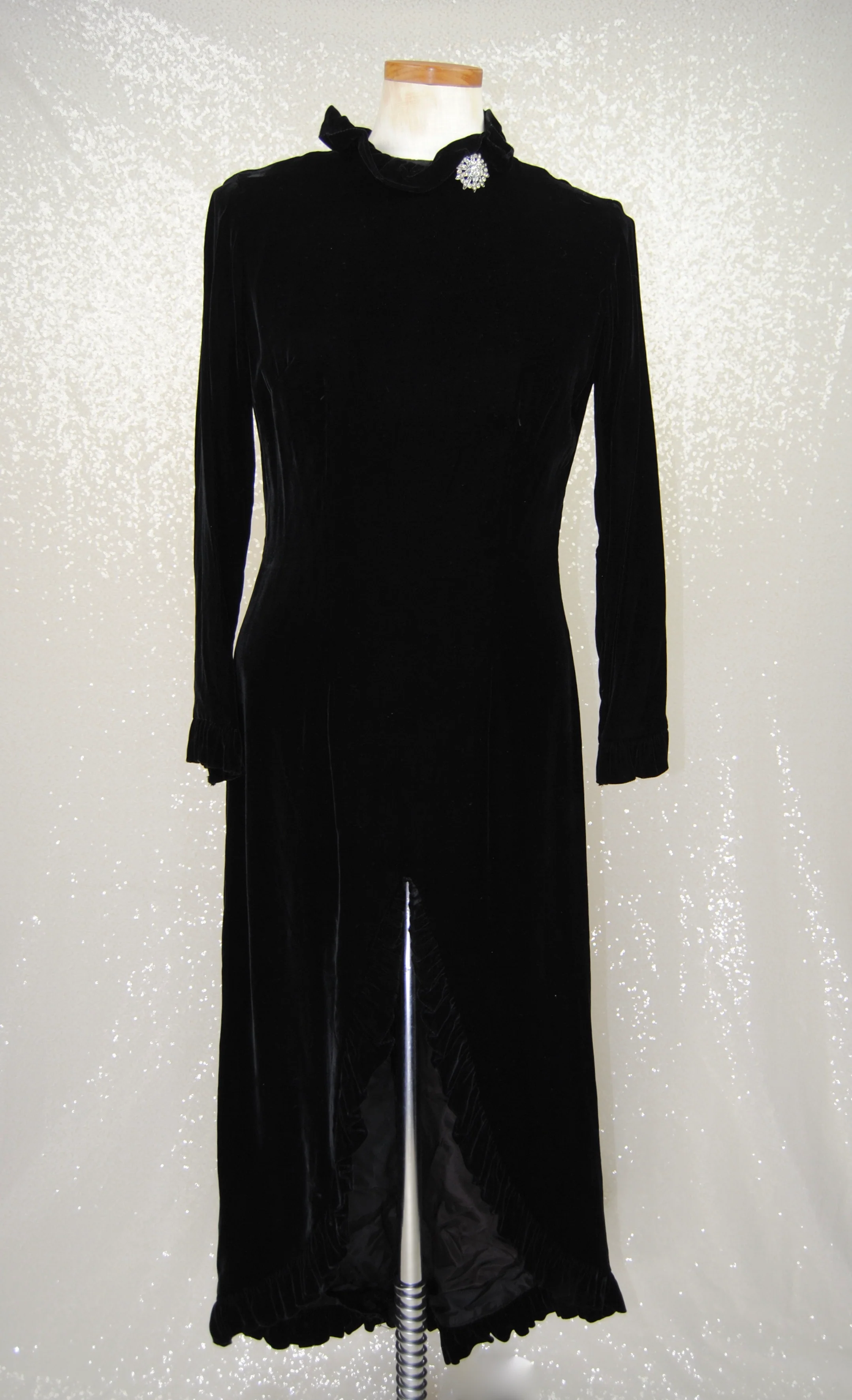 60s/70s Black Velvet Ruffled Mock Neck Hem Cocktail Dress - Image 12