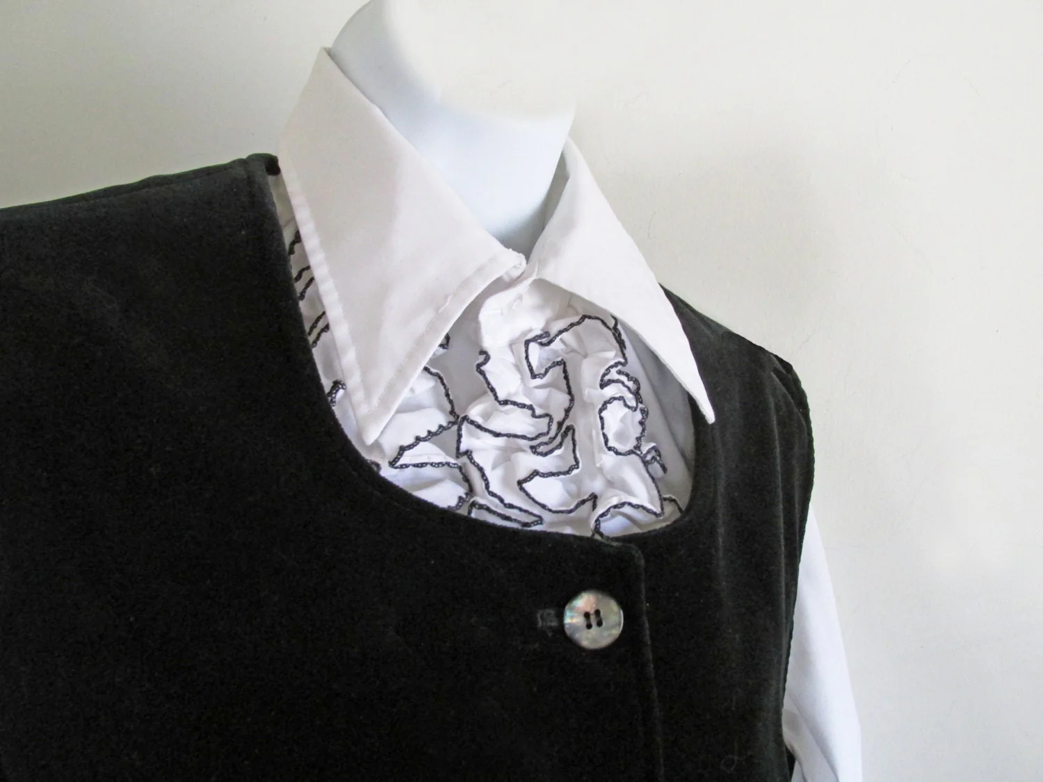 60s-70s Black Velvet Vest by Center Stage Ll a Division of Sue Ann M Waistcoat by Center Stage - Image 3