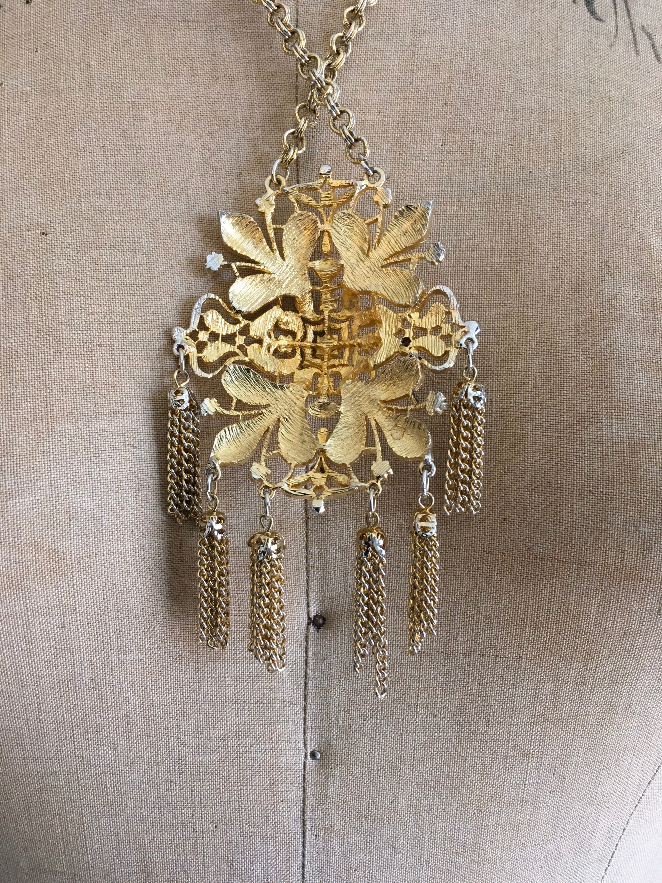 60's/70's Chrysanthemum Flower Tassel Necklace - Image 4