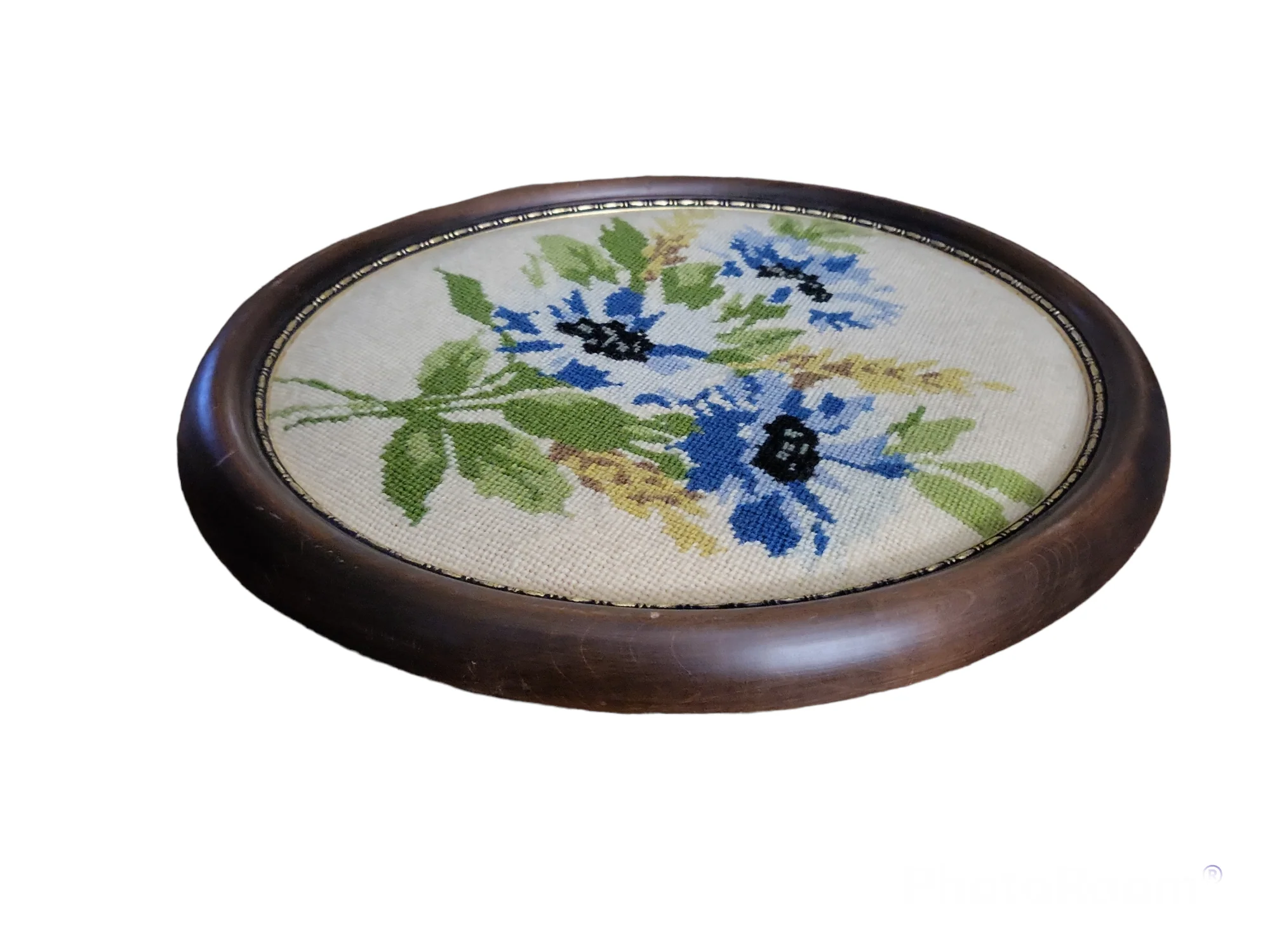 60s/70s Floral Needlepoint Wooden Oval Framed Art - Image 3