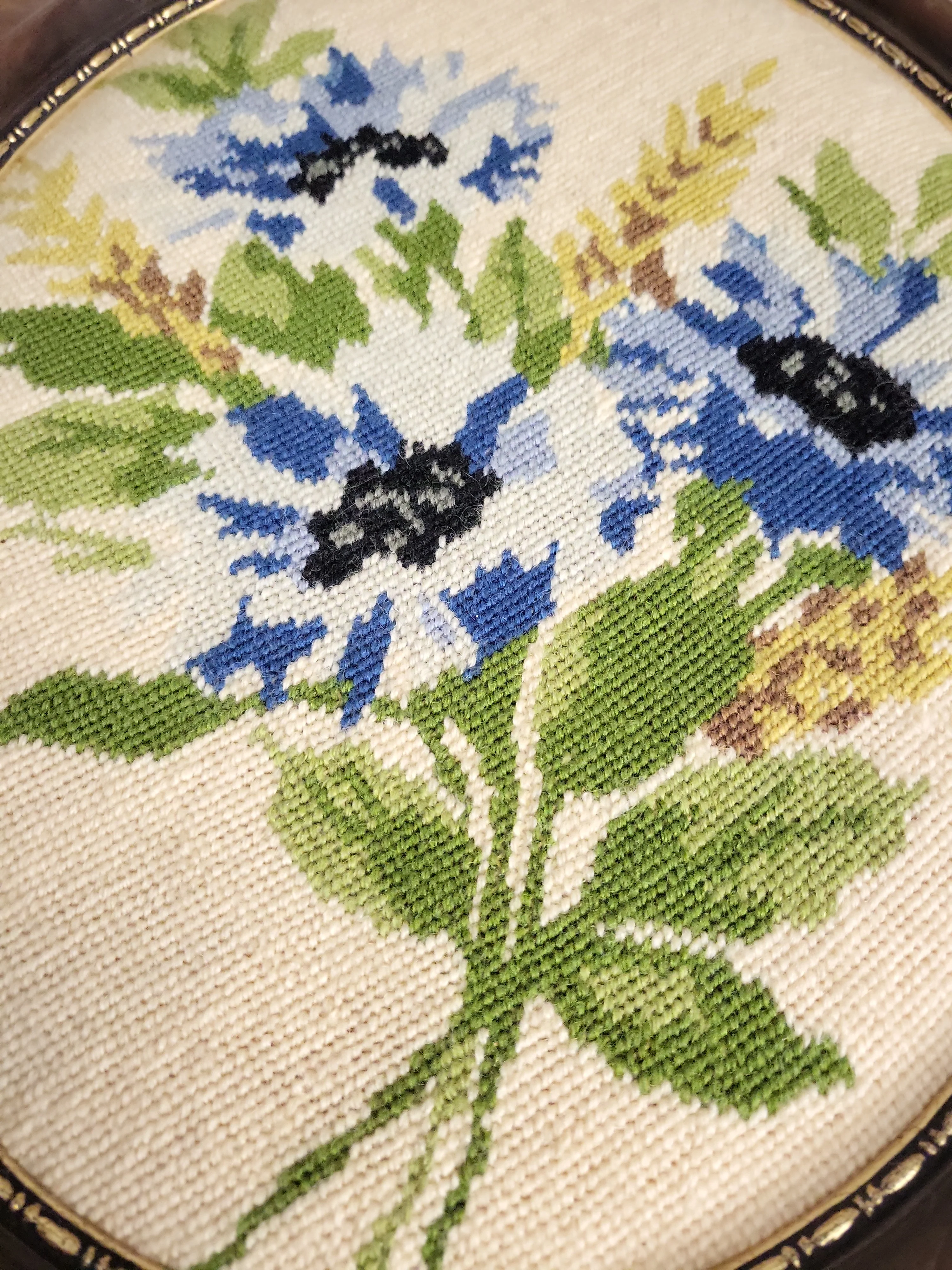 60s/70s Floral Needlepoint Wooden Oval Framed Art - Image 7