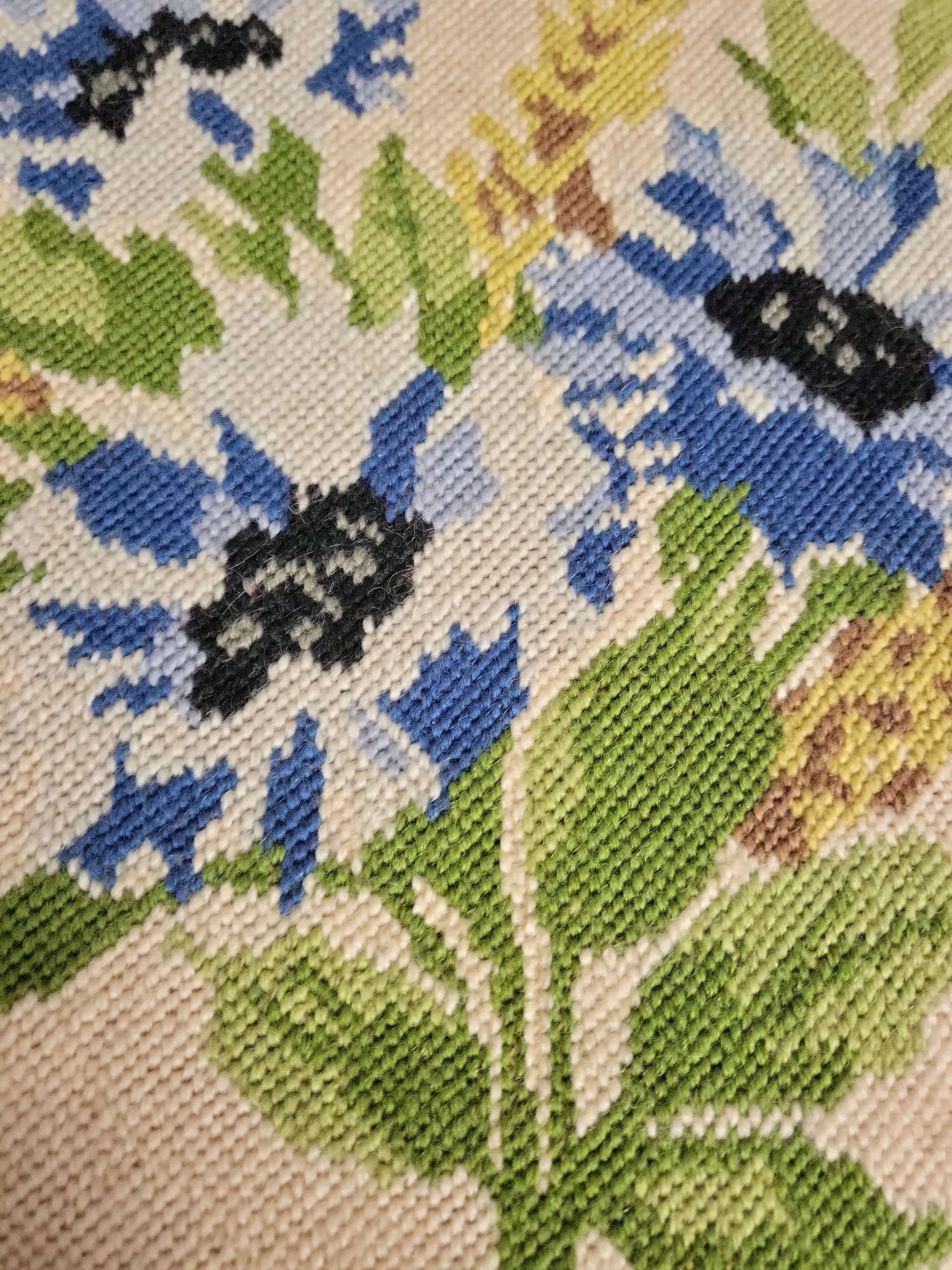 60s/70s Floral Needlepoint Wooden Oval Framed Art - Image 8