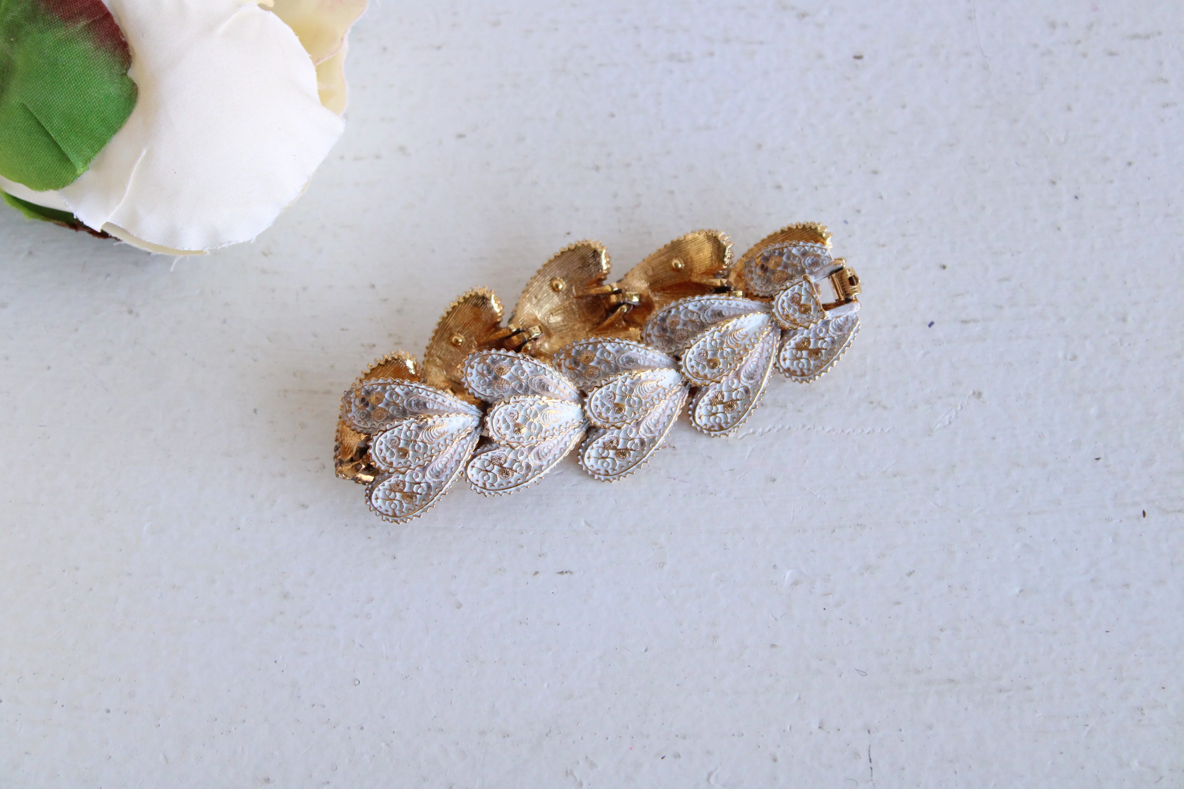 60s/70s Gold And White Heart Link Bracelet Rhinestones By Capri - Image 2