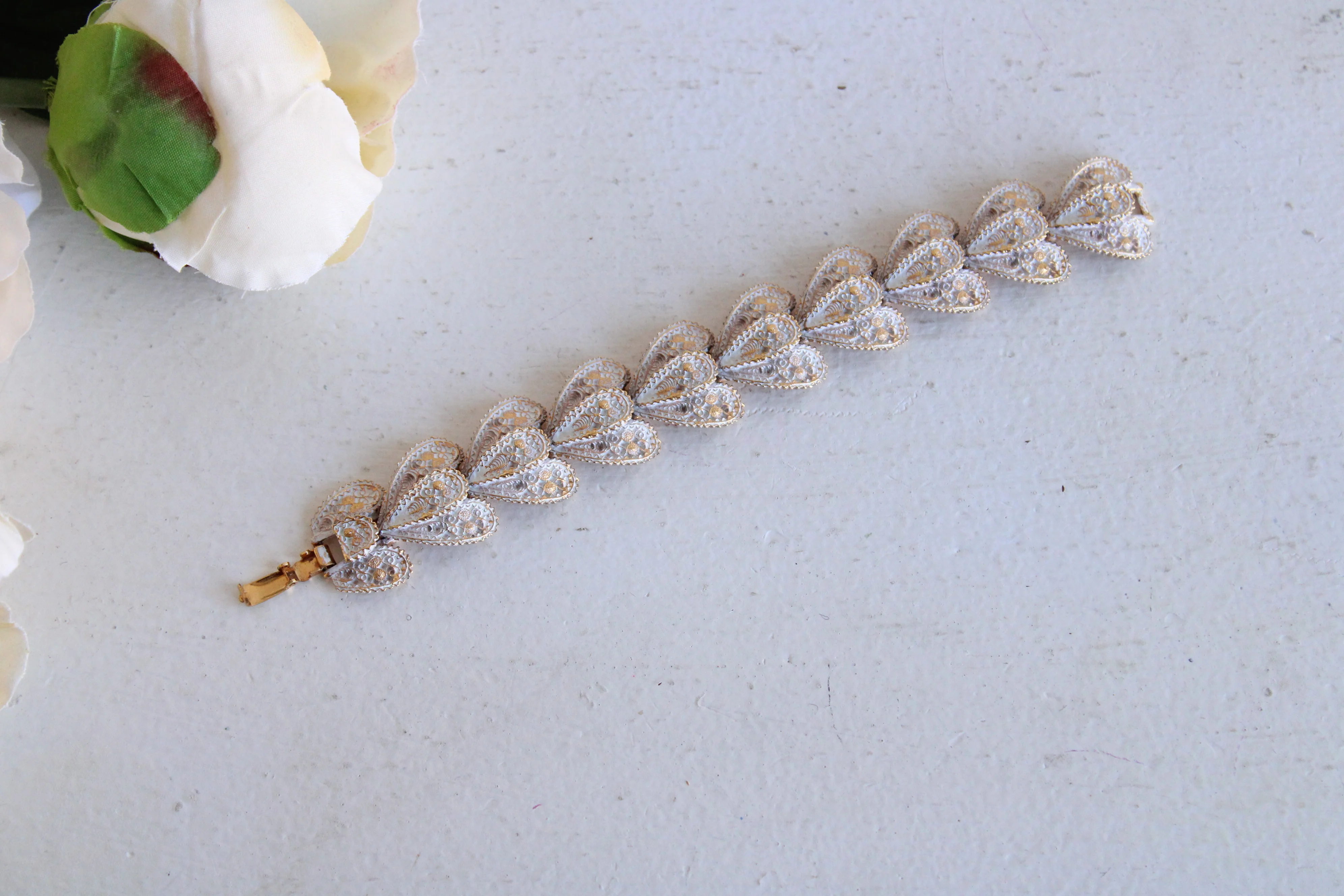 60s/70s Gold And White Heart Link Bracelet Rhinestones By Capri - Image 6