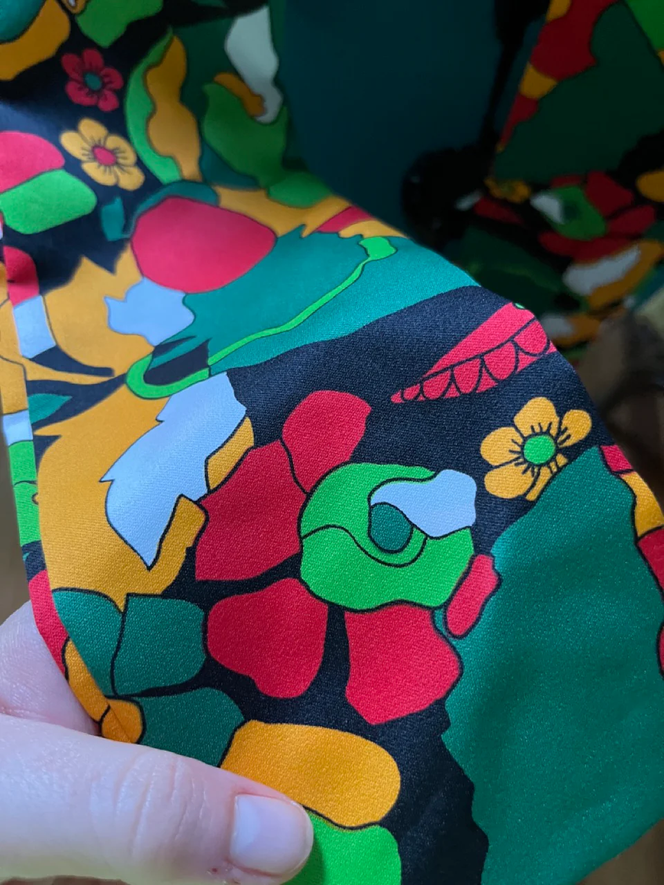 60s/70s Green/red/yellow/black Mod Silky Scarf - Image 4