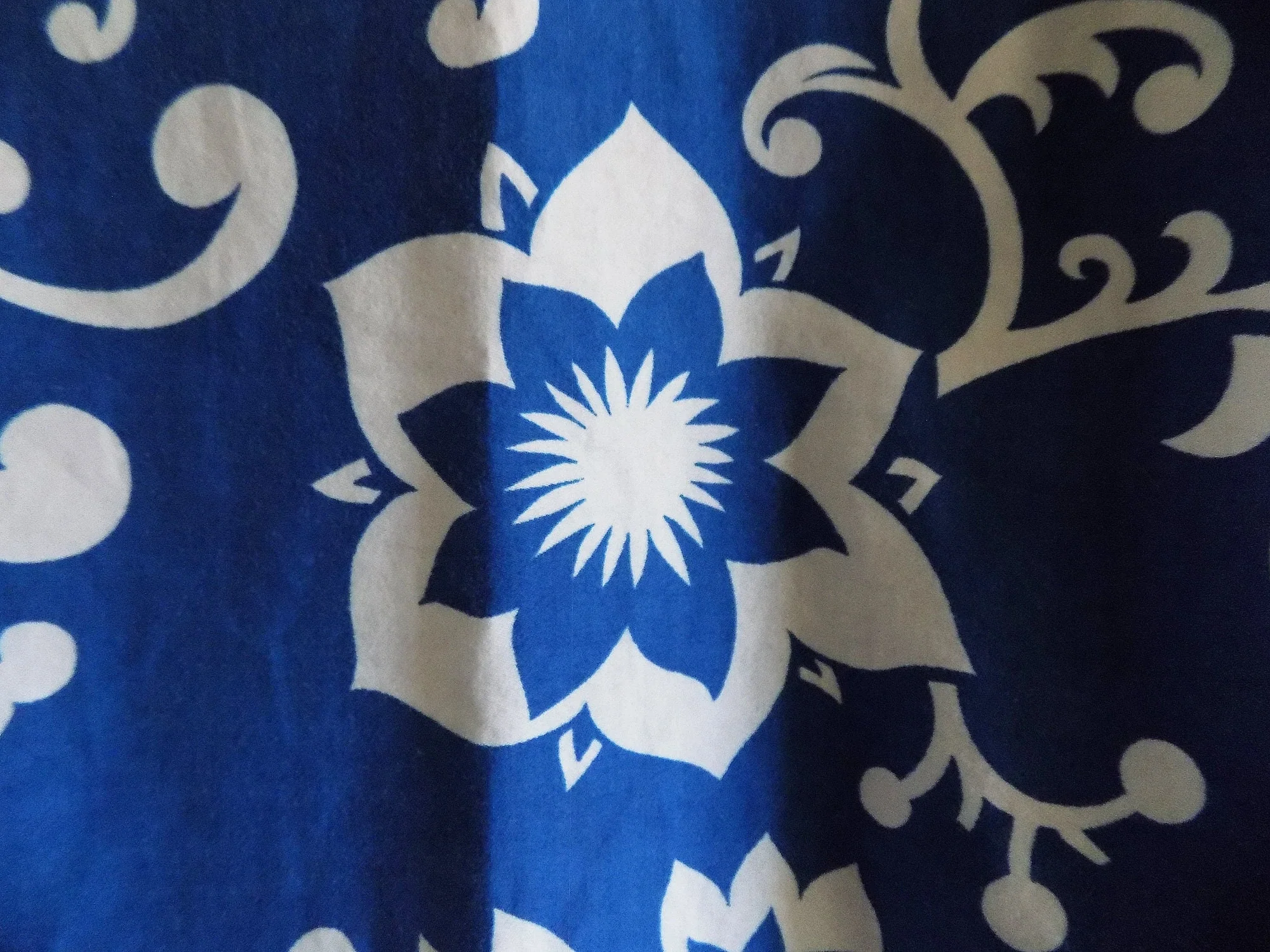 60s - 70s Hawaiian Shirt Waikikian Hotel Honolulu Blue and White Flowers by  Holiday Sportswear - Image 4