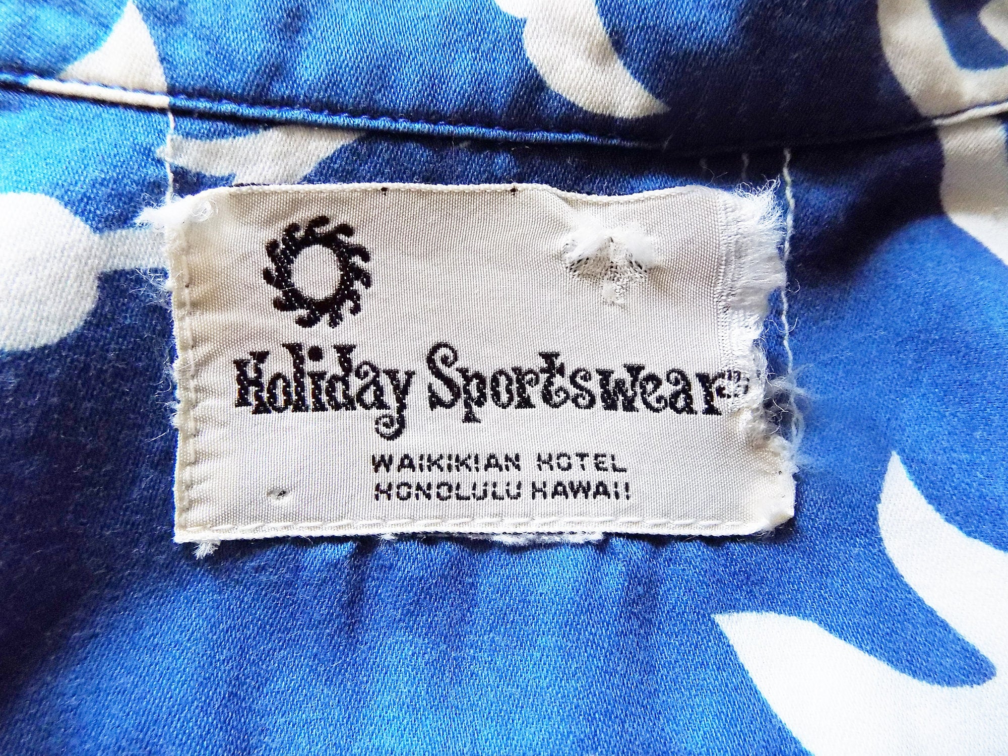 60s - 70s Hawaiian Shirt Waikikian Hotel Honolulu Blue and White Flowers by  Holiday Sportswear - Image 6