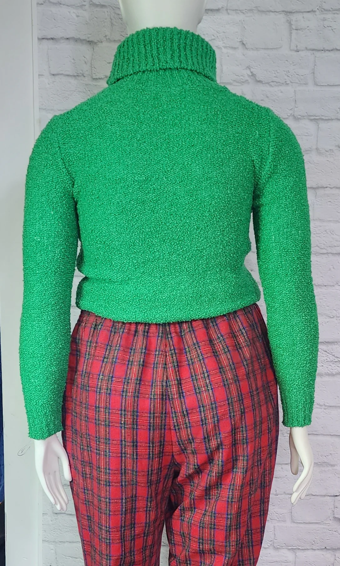 60s/70s Kelly Green Turtleneck Sweater Crop Waist Length By The Committee - Image 7