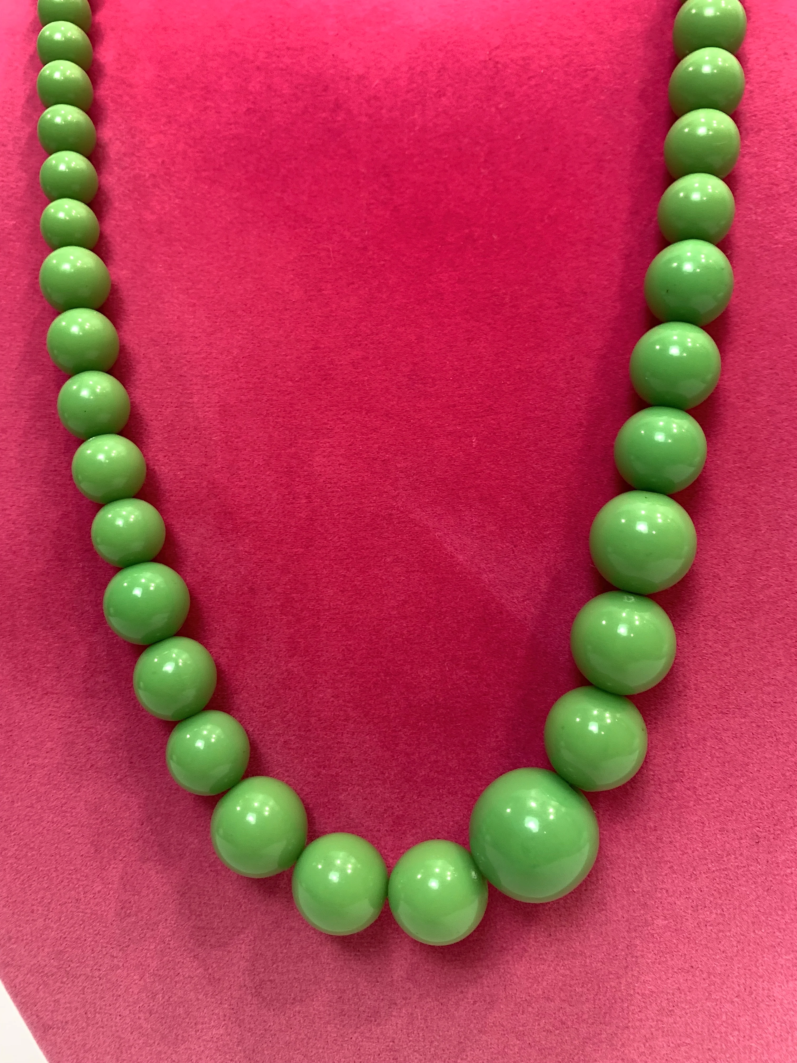 60s/70s Long Avocado Green Graduated Gum Ball Necklace - Image 5