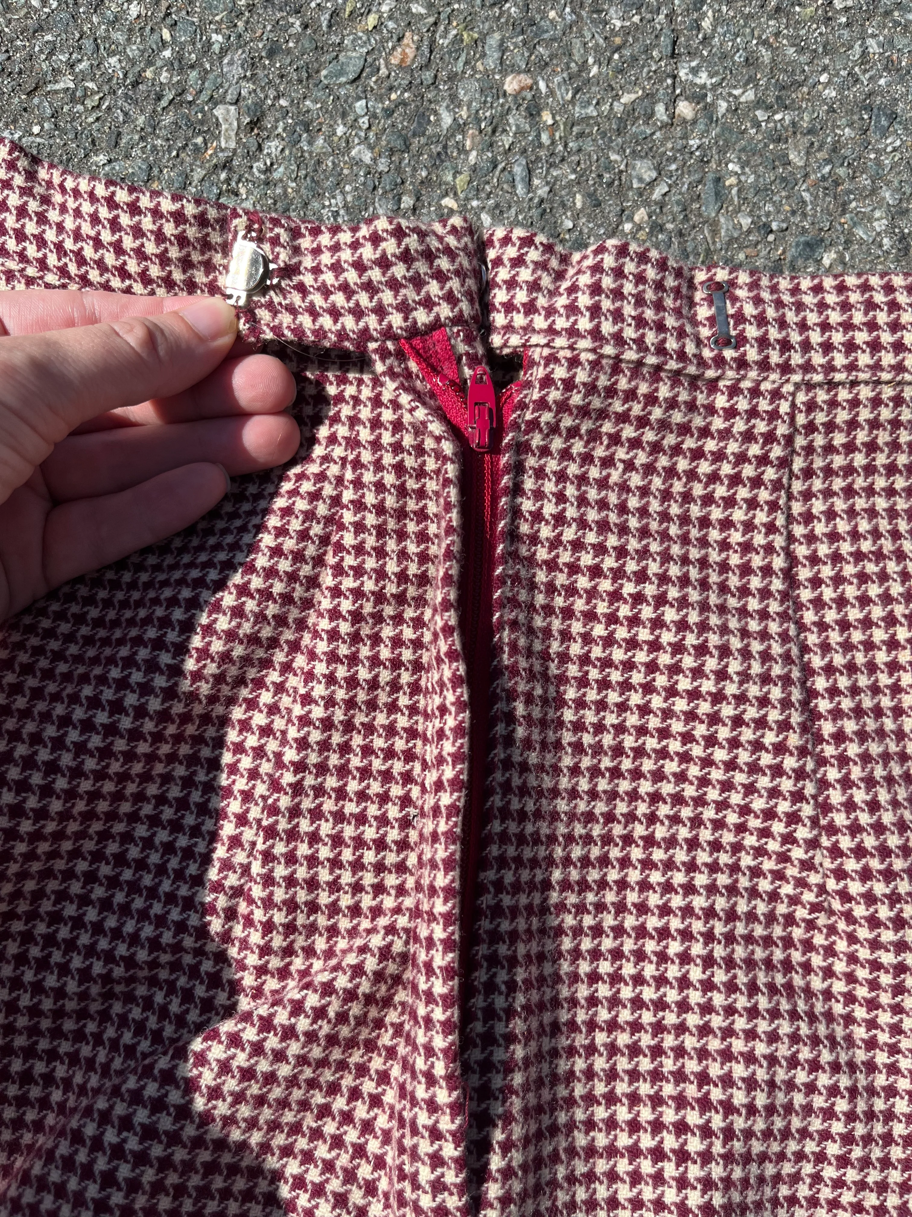 60s/70s Maroon Houndstooth Mini Skirt - Image 5