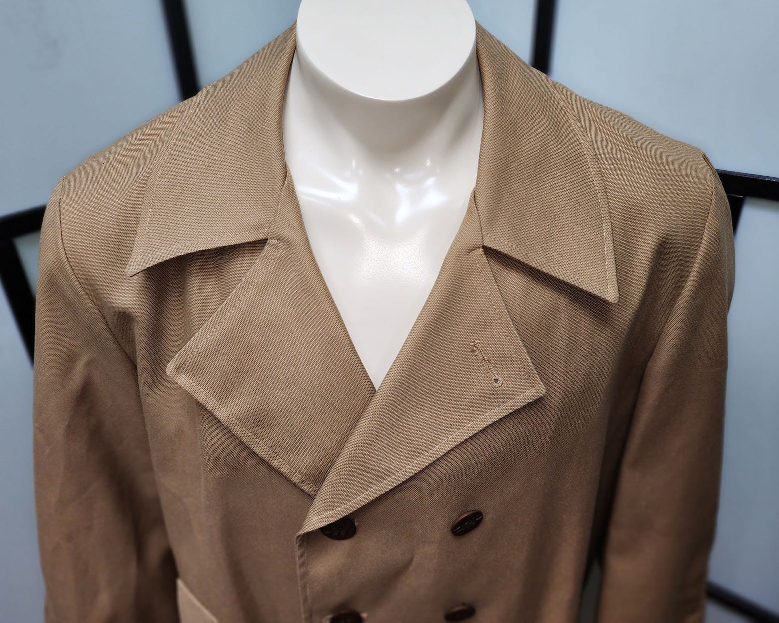 60s/70s Men's Classic Midlength Light Brown Coat Overcoat - Image 3