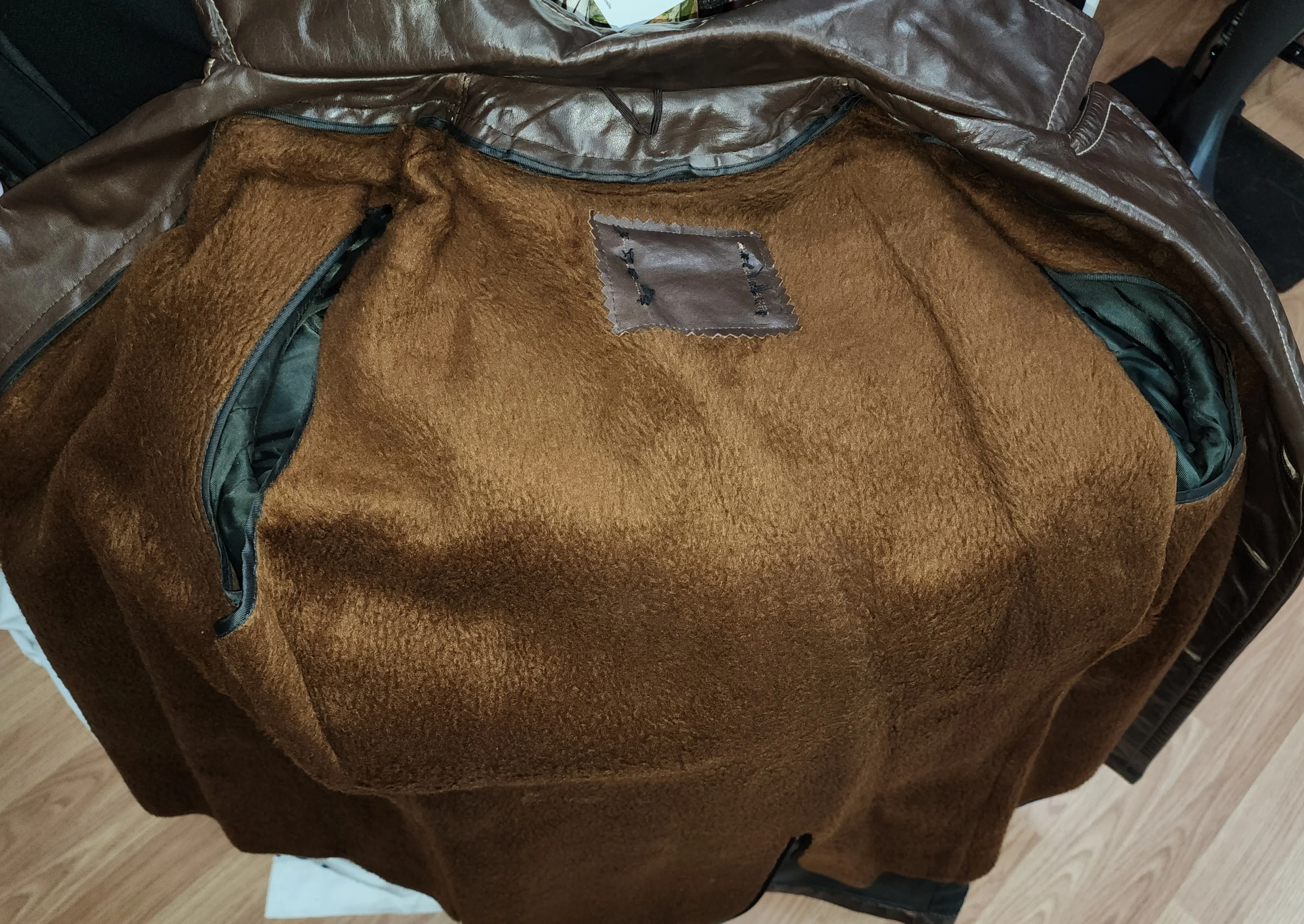 60s/70s Men's Dk Brown Leather Jacket Belt Faux Fur Lining - Image 9