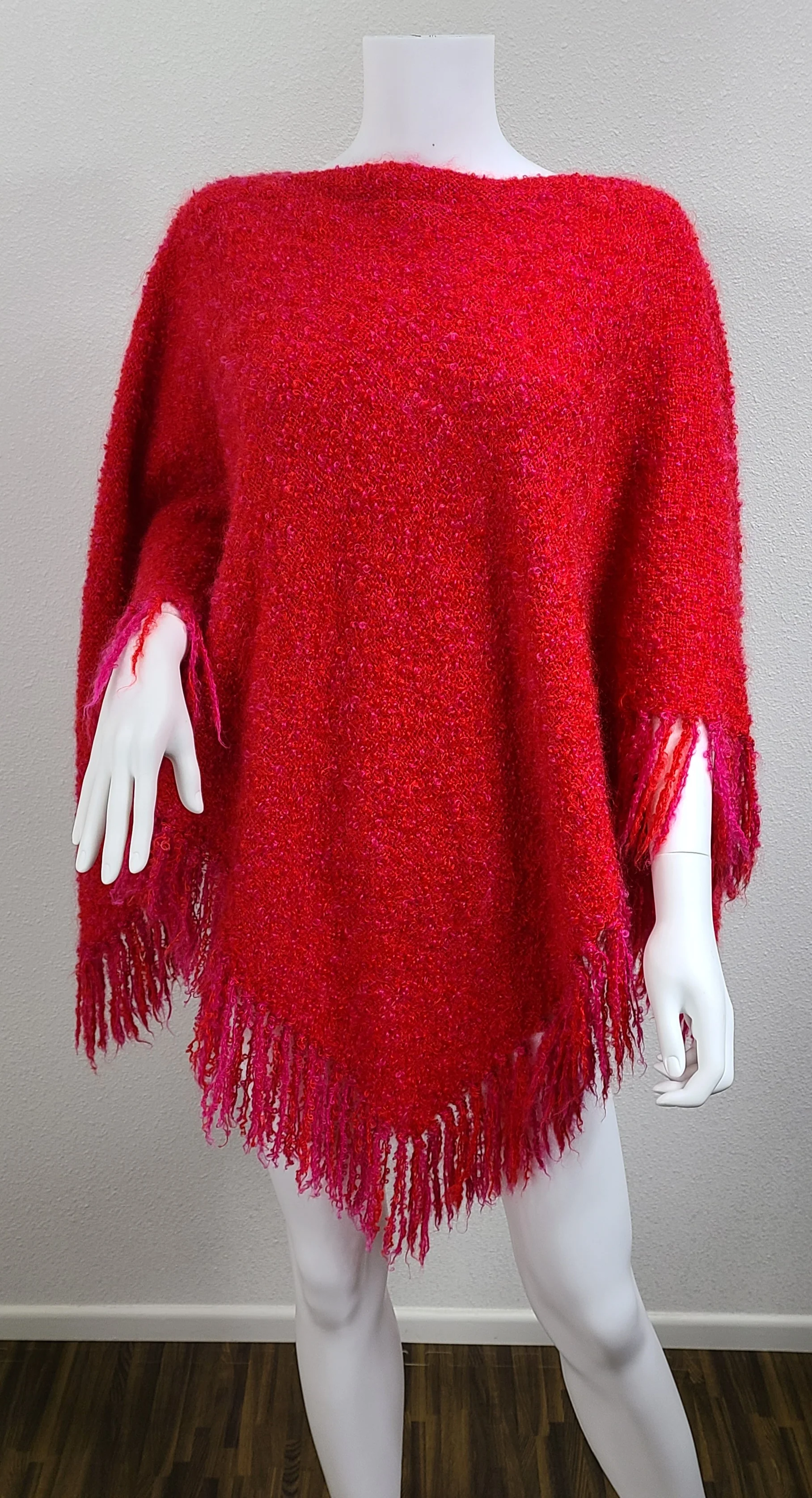 60s/70s Osfm Vintage Magenta Bouclé Fringe Poncho By Del Sol Inc - Image 7