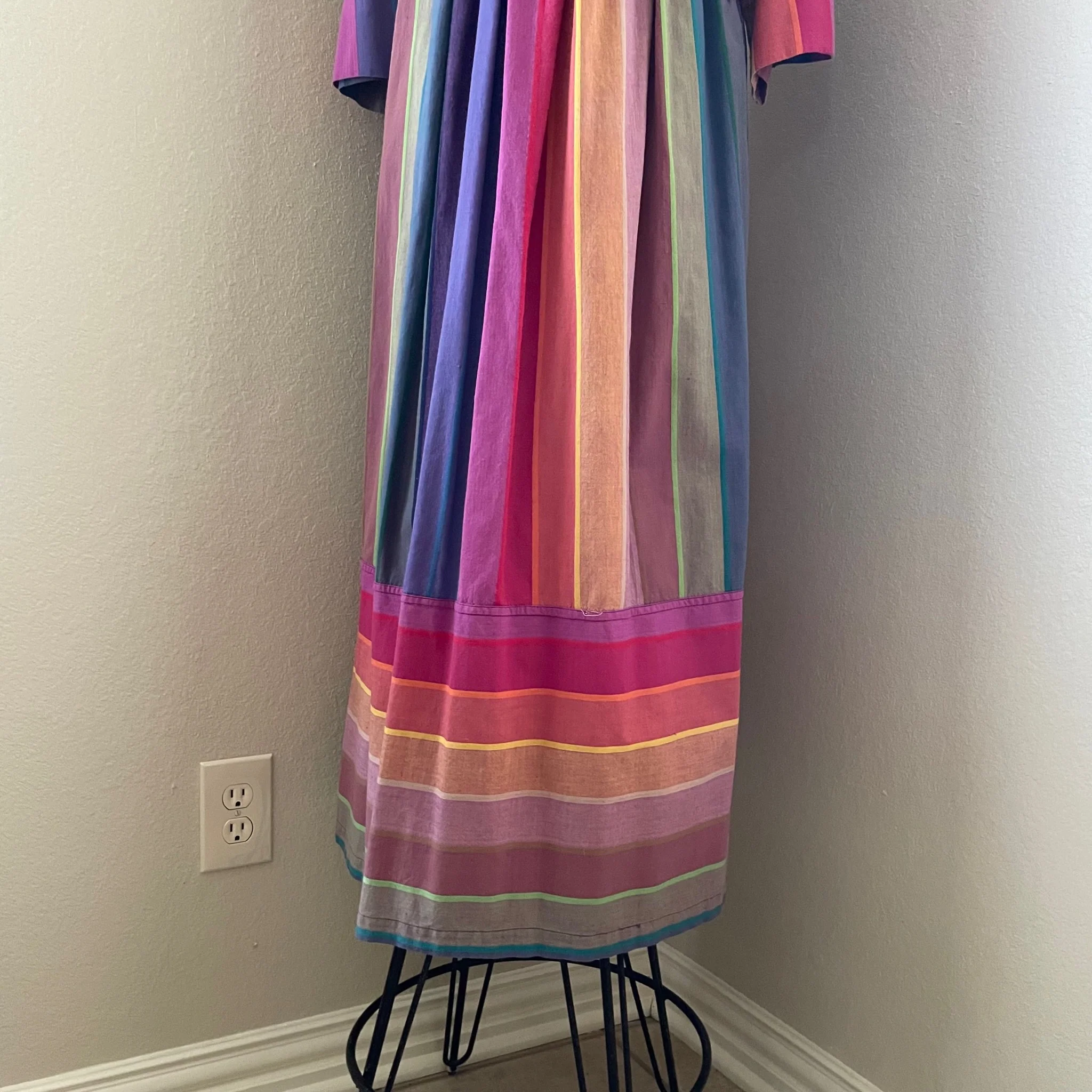60s/70s Vintage Rainbow Maxi Dress Quilted Top Pockets Sm By Styled by Saybury - Image 4