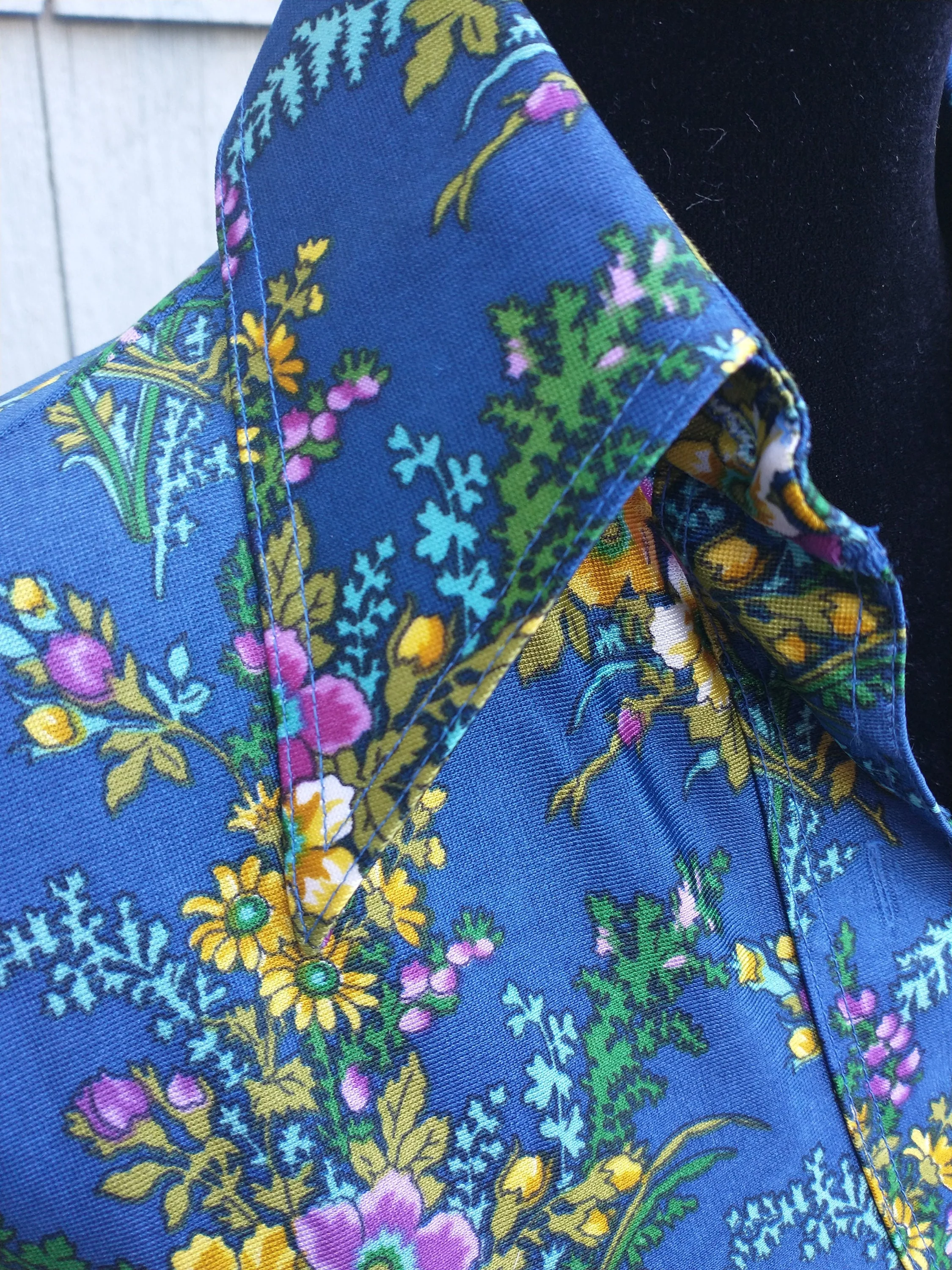 60s 70s Retro Daggar Collar Disco Shirt Blue Floral Button Up Women's Blouse Small by Ms Limited - Image 3