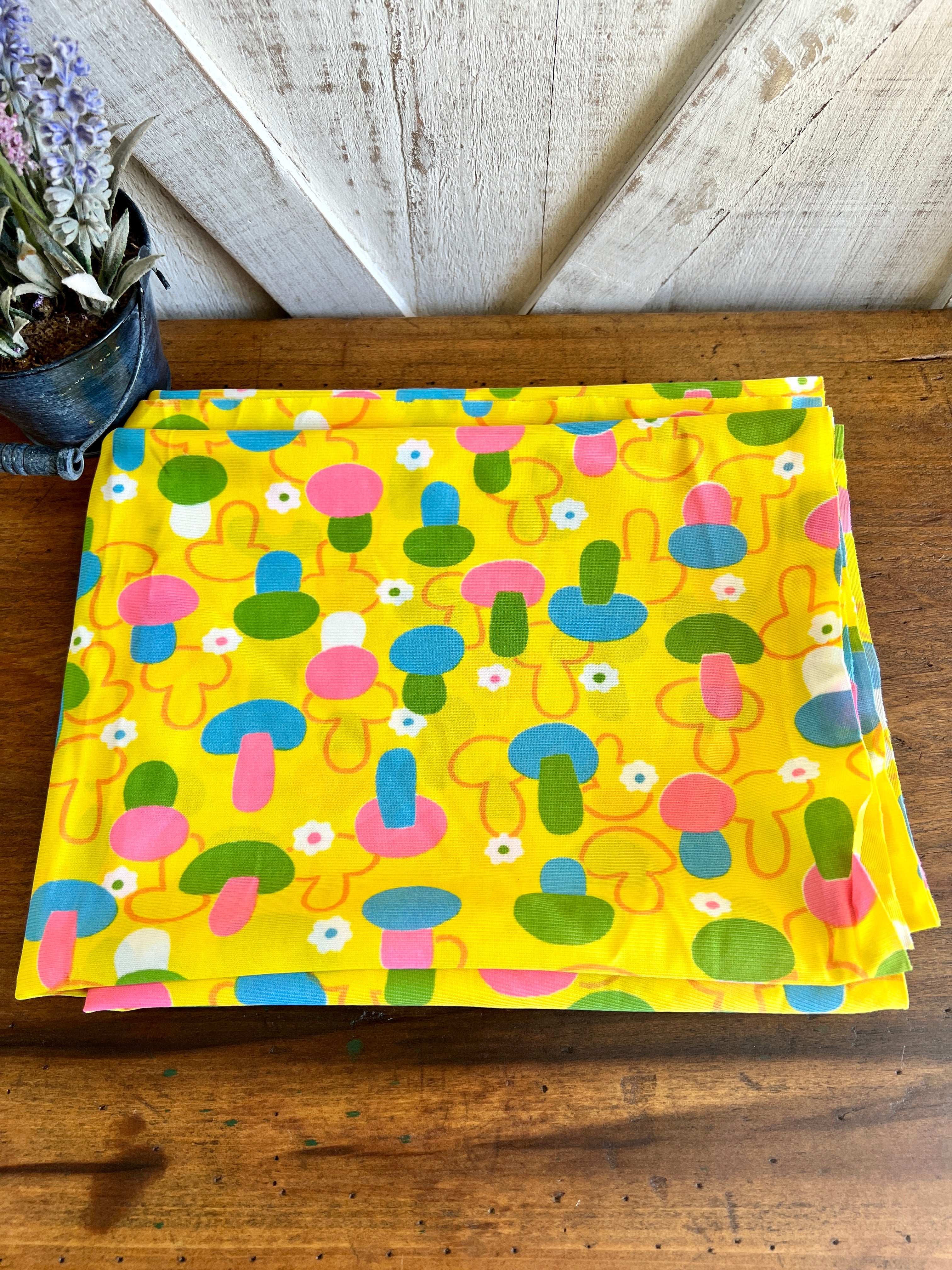 60s/70s Retro Mushroom Multicolored Fabric - Image 4